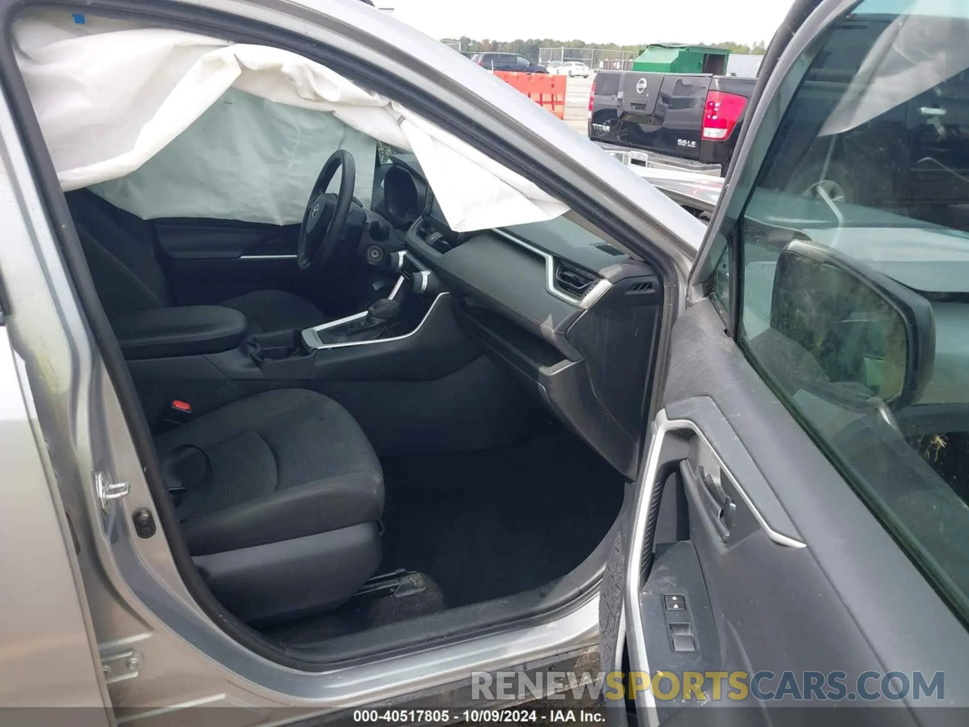 5 Photograph of a damaged car 2T3H1RFV4KW029006 TOYOTA RAV4 2019