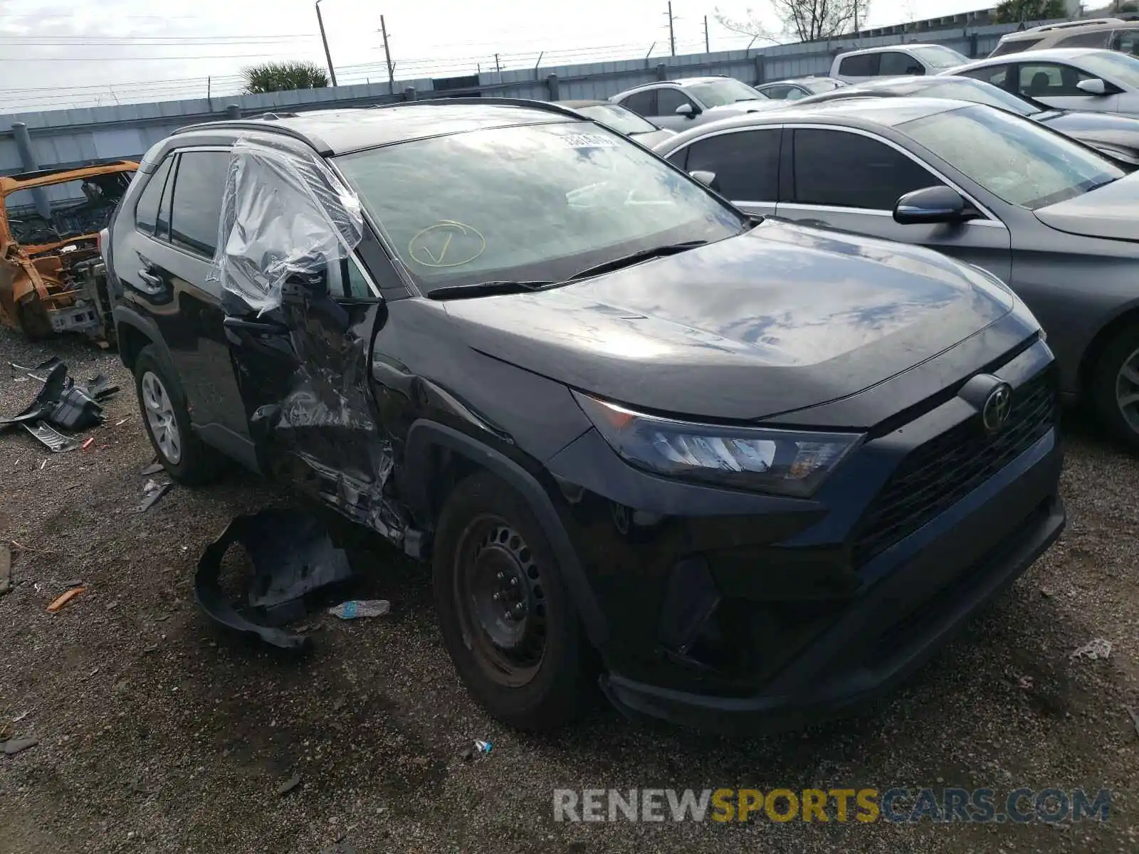 1 Photograph of a damaged car 2T3H1RFV4KW029538 TOYOTA RAV4 2019