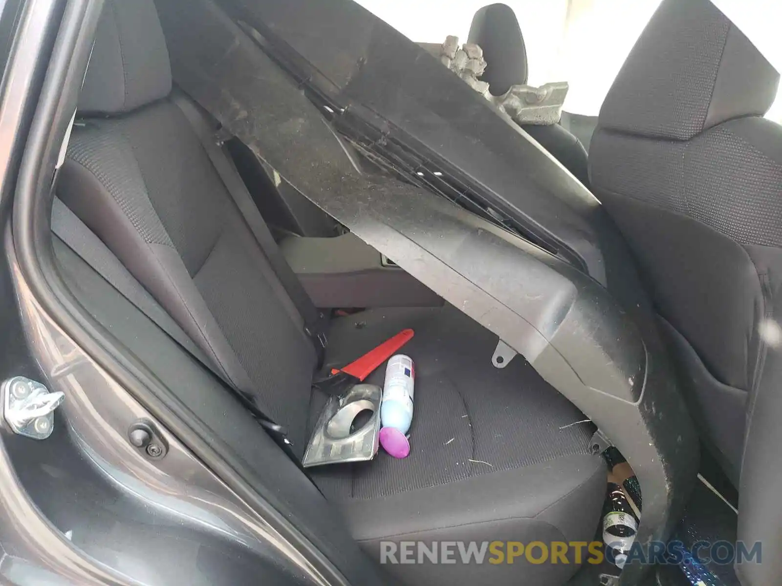 6 Photograph of a damaged car 2T3H1RFV4KW035226 TOYOTA RAV4 2019