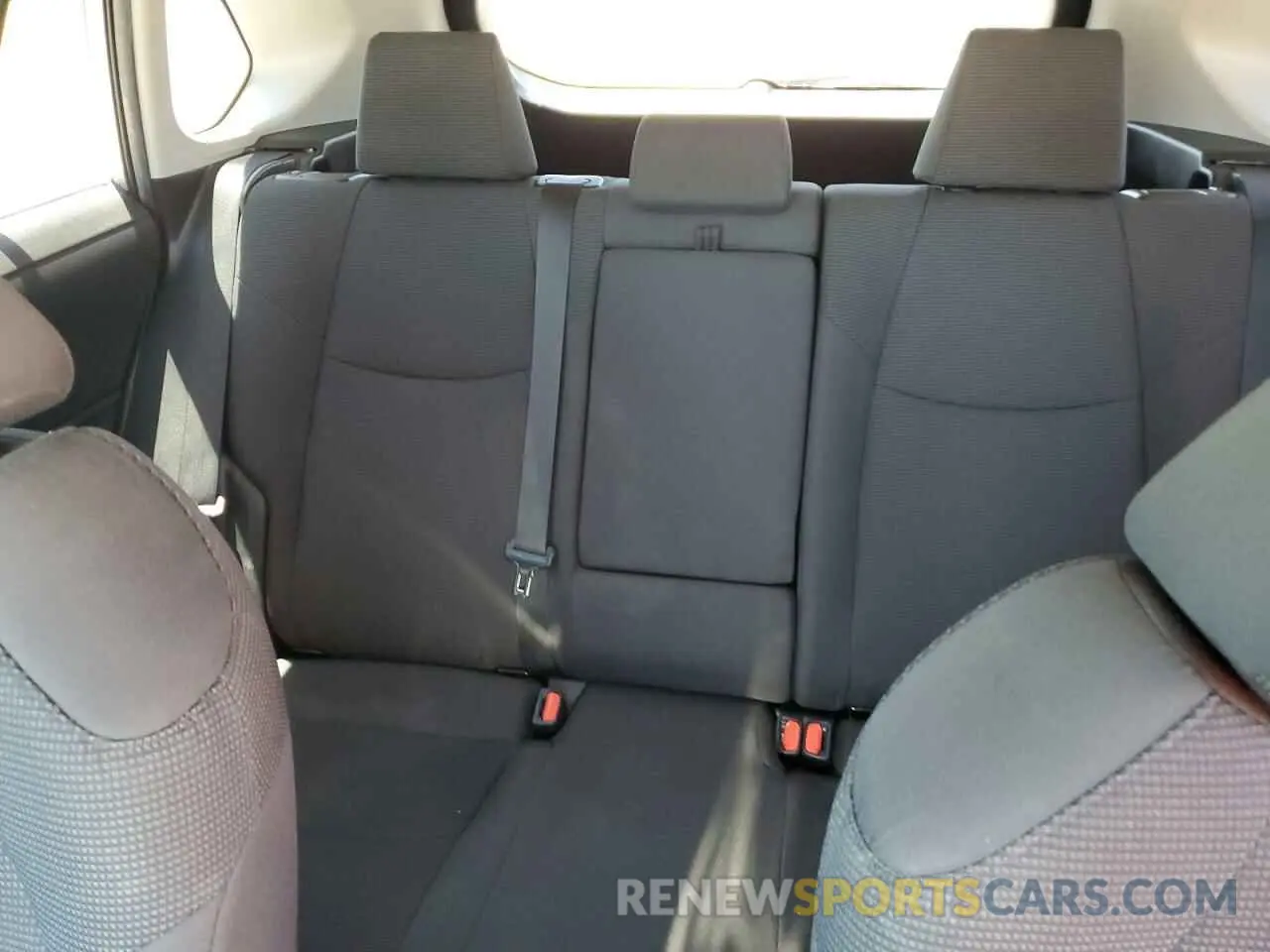 10 Photograph of a damaged car 2T3H1RFV4KW037087 TOYOTA RAV4 2019