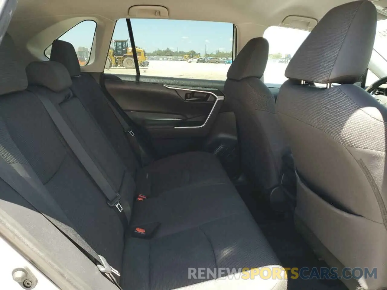 11 Photograph of a damaged car 2T3H1RFV4KW037087 TOYOTA RAV4 2019