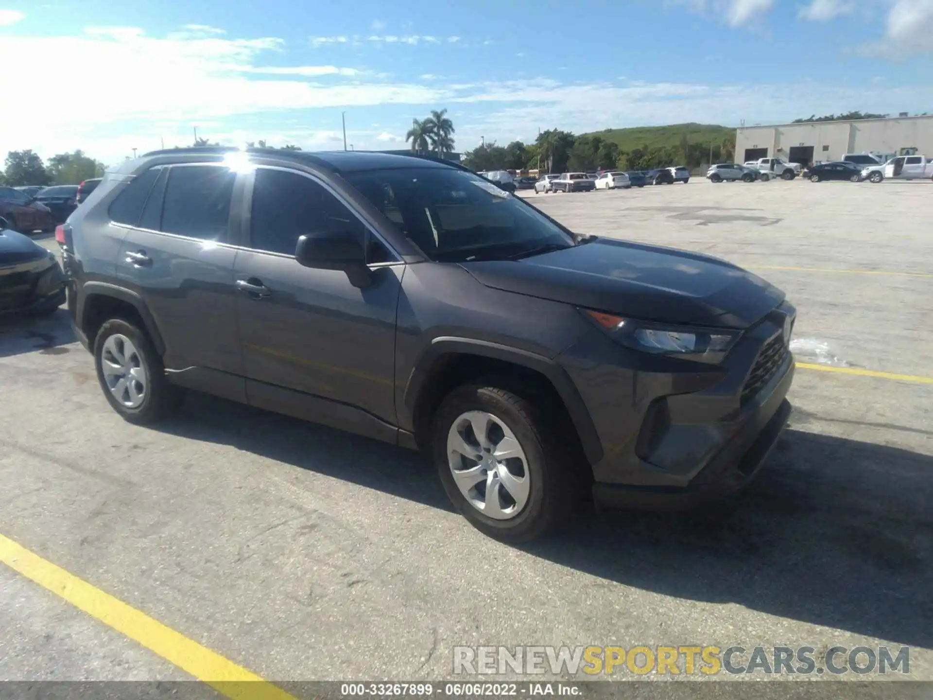 1 Photograph of a damaged car 2T3H1RFV4KW041396 TOYOTA RAV4 2019