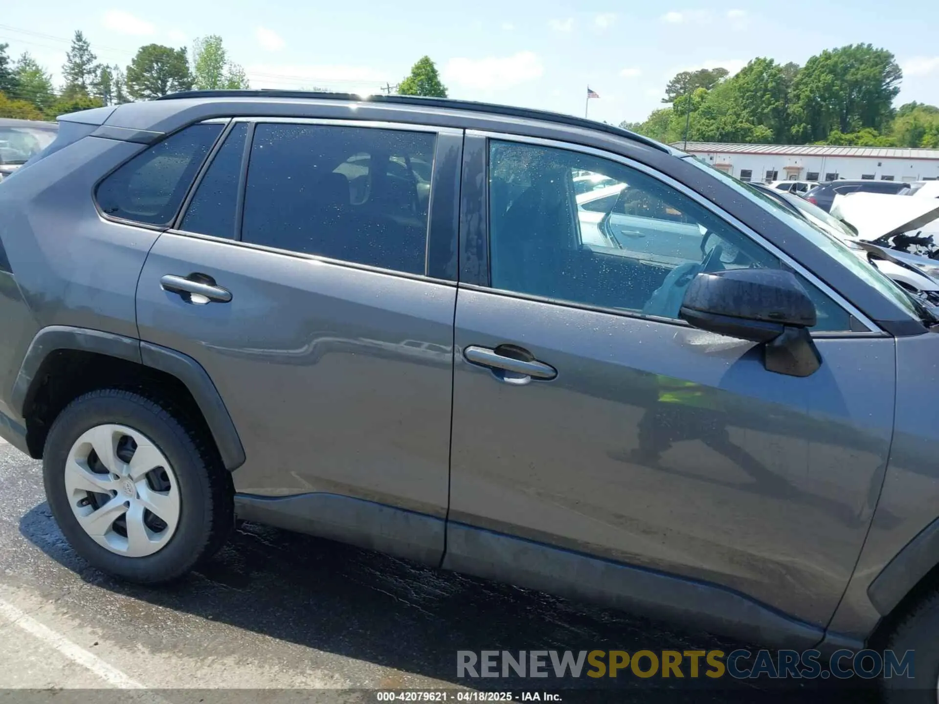 13 Photograph of a damaged car 2T3H1RFV4KW041916 TOYOTA RAV4 2019