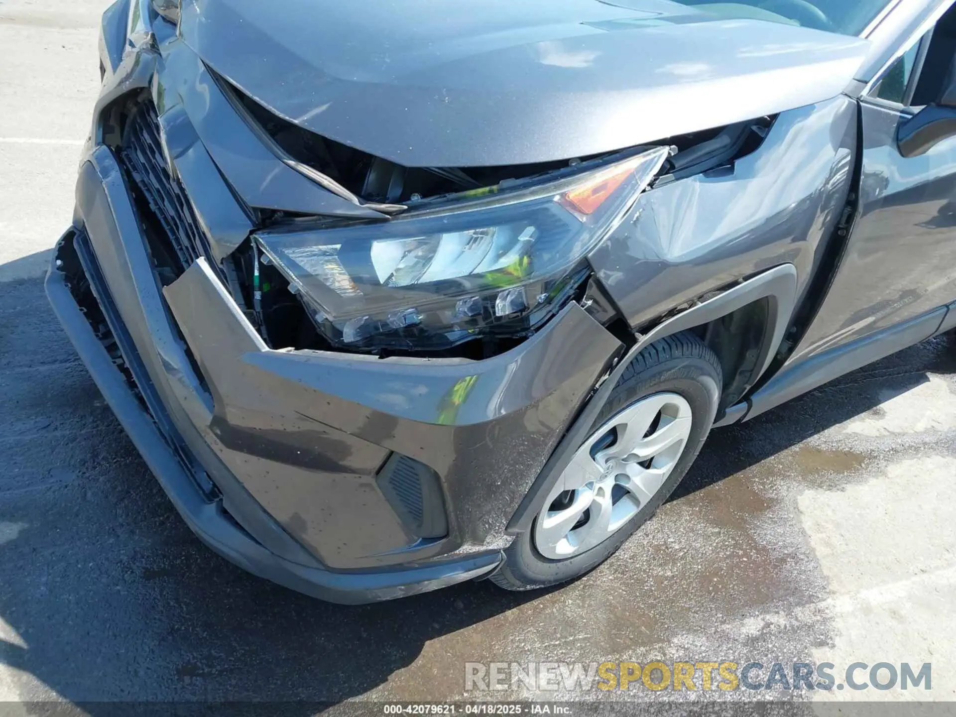 17 Photograph of a damaged car 2T3H1RFV4KW041916 TOYOTA RAV4 2019