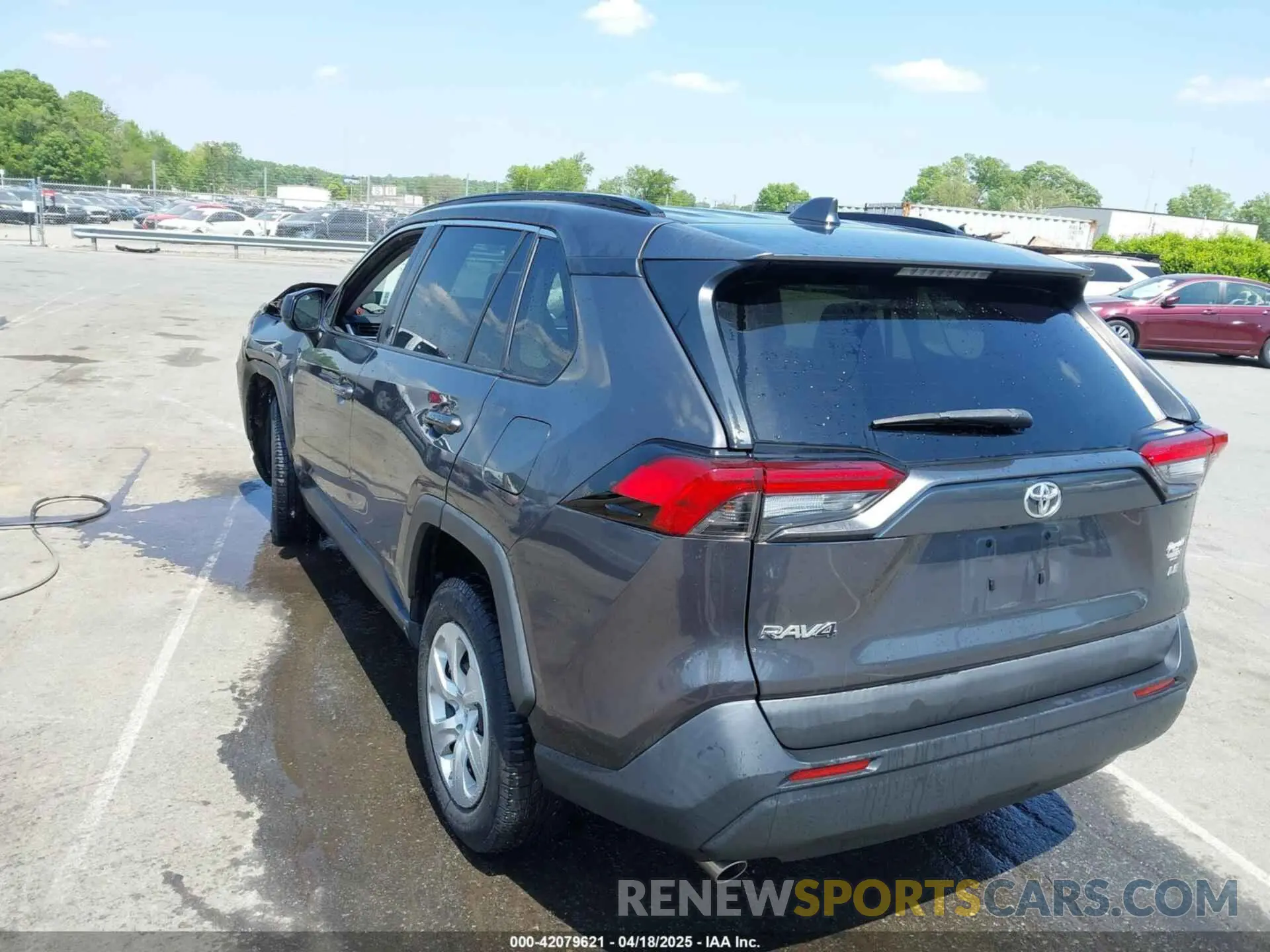 3 Photograph of a damaged car 2T3H1RFV4KW041916 TOYOTA RAV4 2019