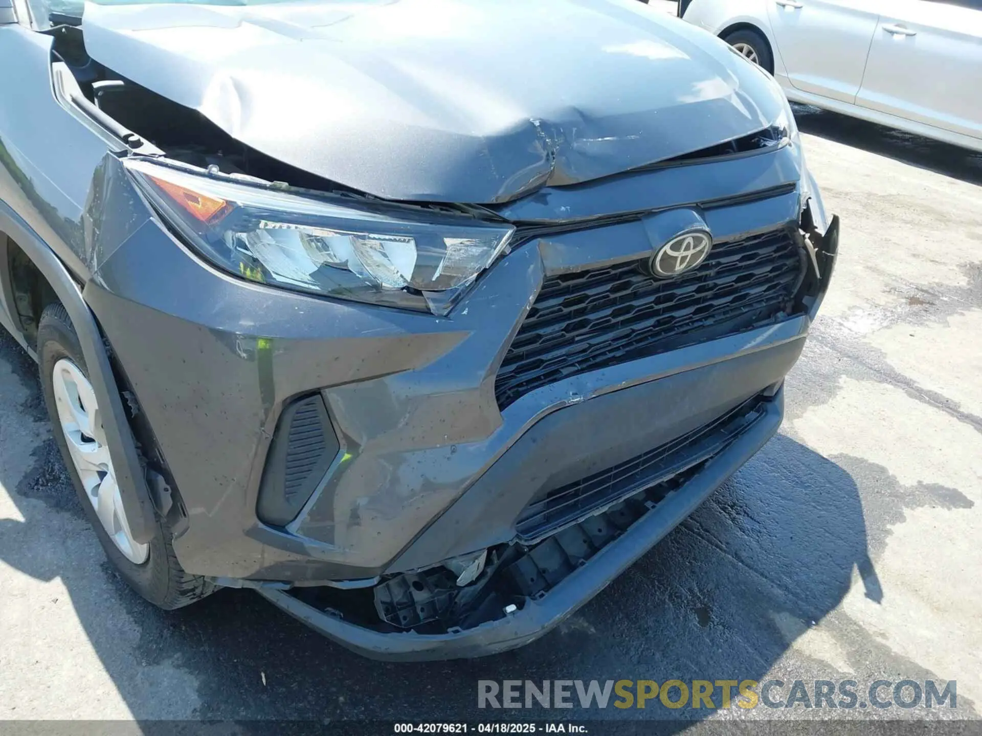6 Photograph of a damaged car 2T3H1RFV4KW041916 TOYOTA RAV4 2019