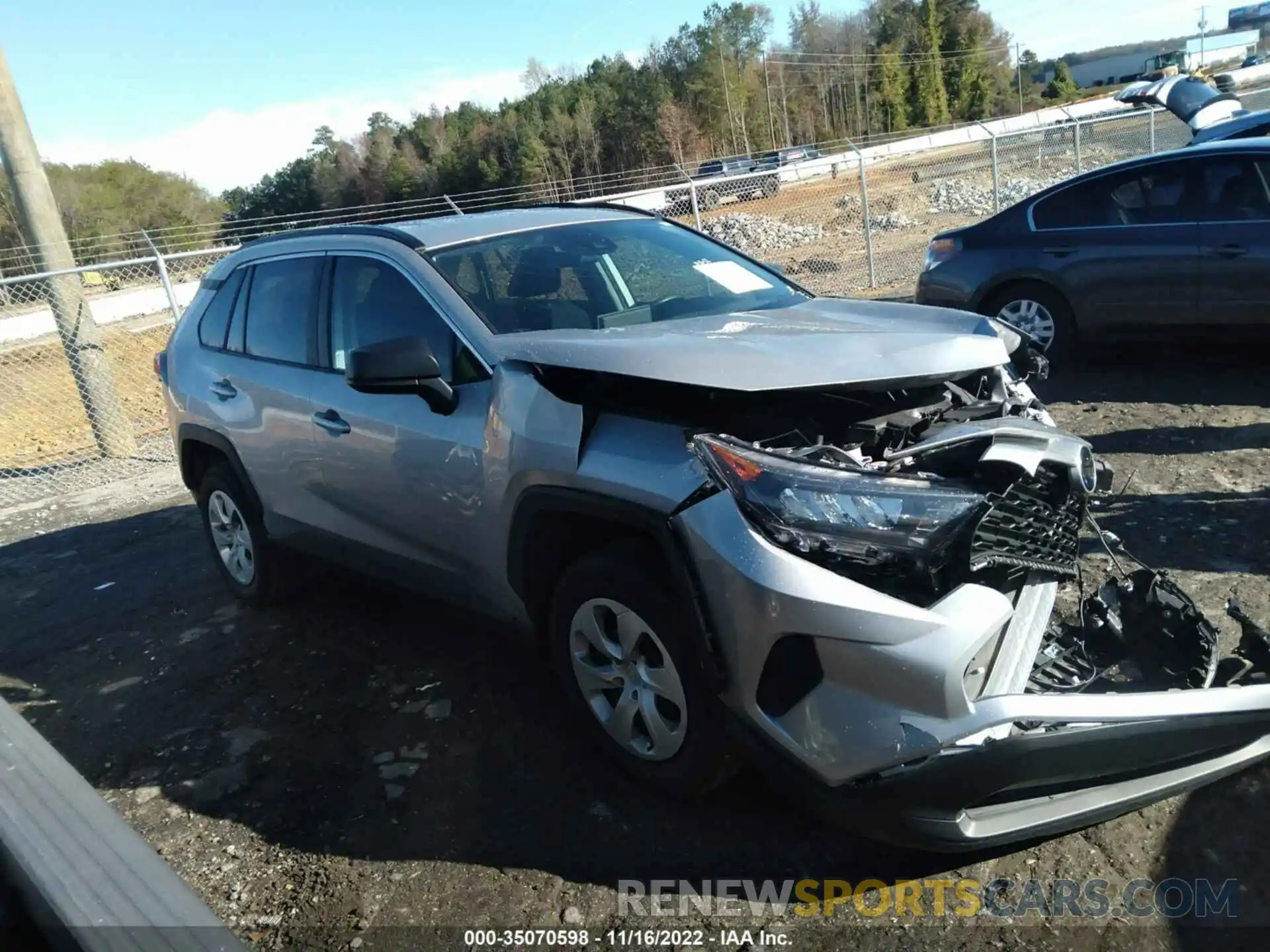 1 Photograph of a damaged car 2T3H1RFV4KW042399 TOYOTA RAV4 2019