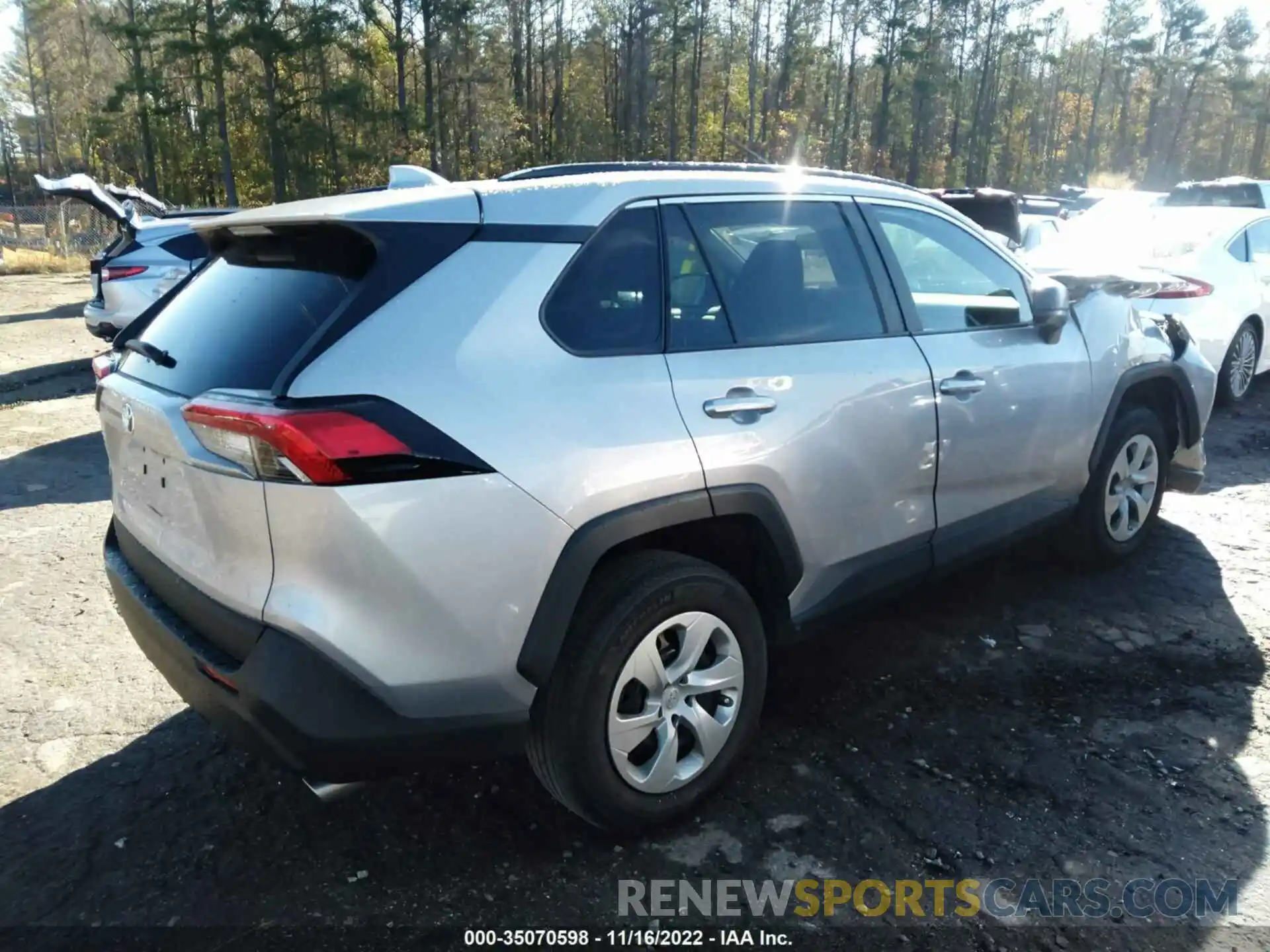 4 Photograph of a damaged car 2T3H1RFV4KW042399 TOYOTA RAV4 2019