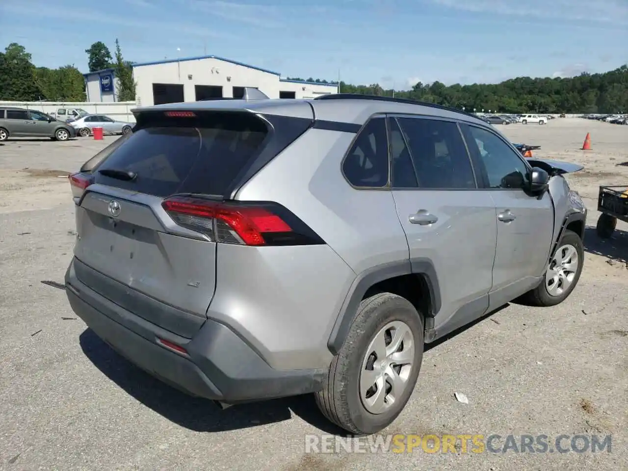 4 Photograph of a damaged car 2T3H1RFV4KW043374 TOYOTA RAV4 2019