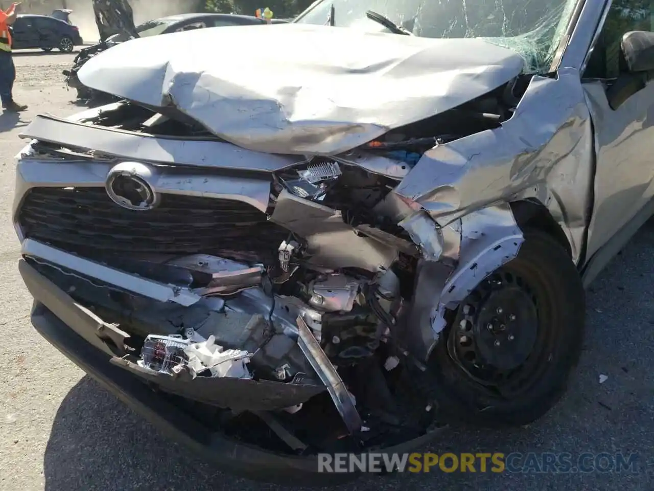 9 Photograph of a damaged car 2T3H1RFV4KW043374 TOYOTA RAV4 2019