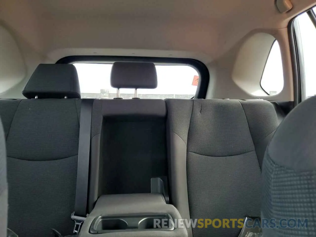 10 Photograph of a damaged car 2T3H1RFV4KW044220 TOYOTA RAV4 2019