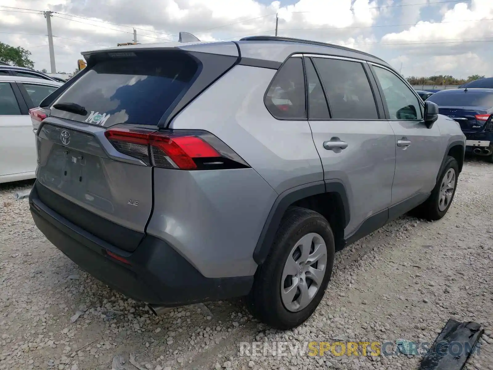 4 Photograph of a damaged car 2T3H1RFV4KW045870 TOYOTA RAV4 2019