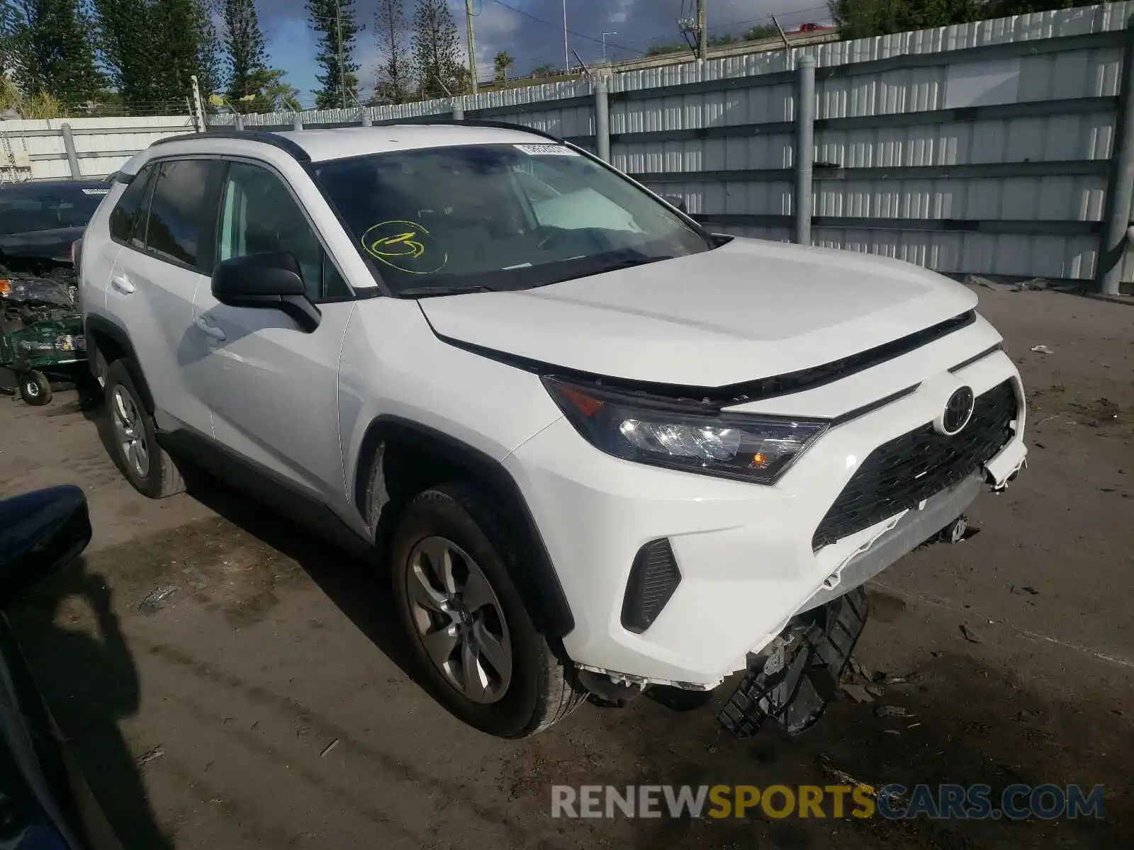 1 Photograph of a damaged car 2T3H1RFV4KW048509 TOYOTA RAV4 2019