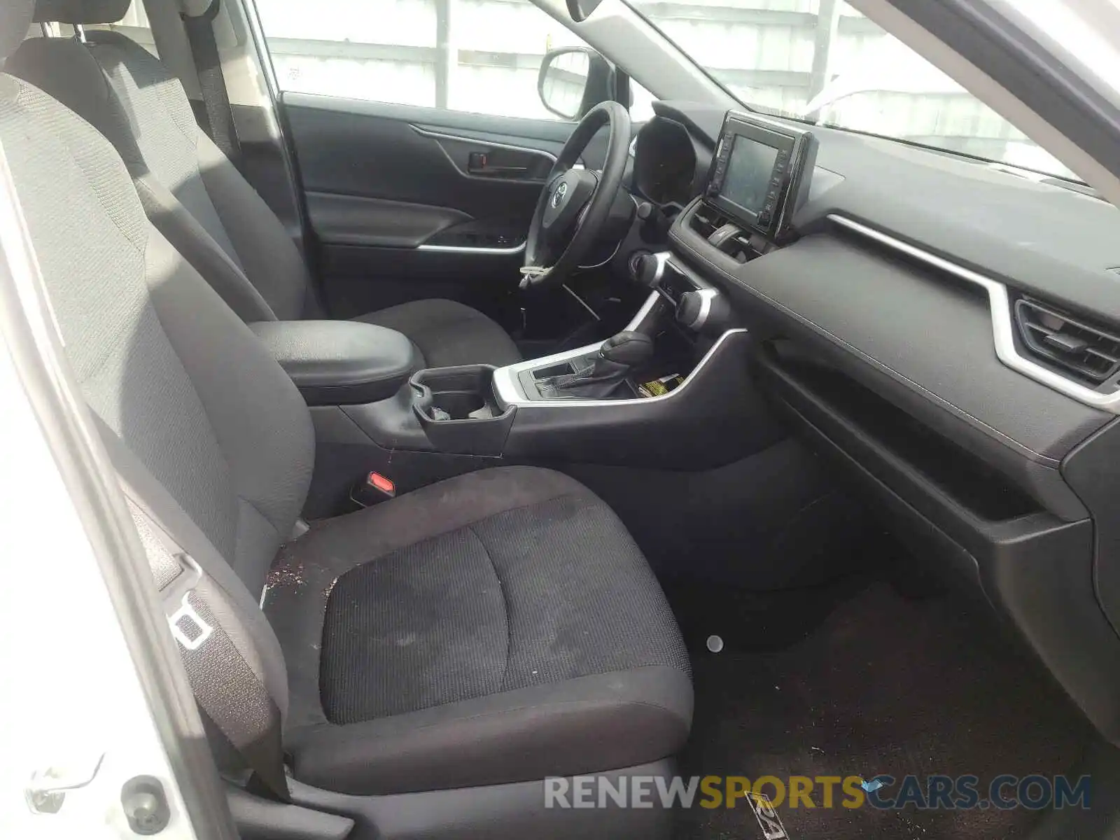 5 Photograph of a damaged car 2T3H1RFV4KW048509 TOYOTA RAV4 2019