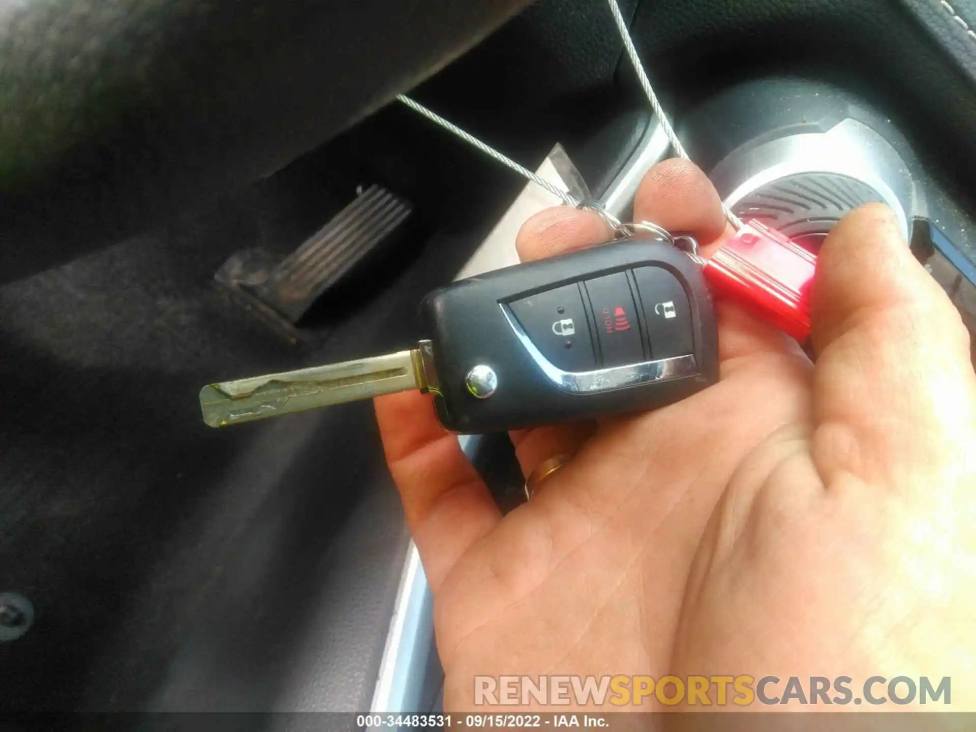 11 Photograph of a damaged car 2T3H1RFV4KW048851 TOYOTA RAV4 2019