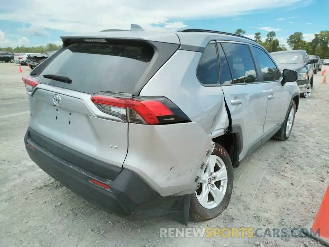 4 Photograph of a damaged car 2T3H1RFV4KW051930 TOYOTA RAV4 2019