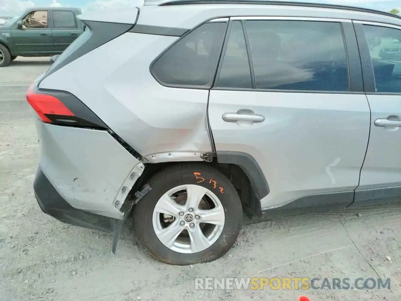 9 Photograph of a damaged car 2T3H1RFV4KW051930 TOYOTA RAV4 2019