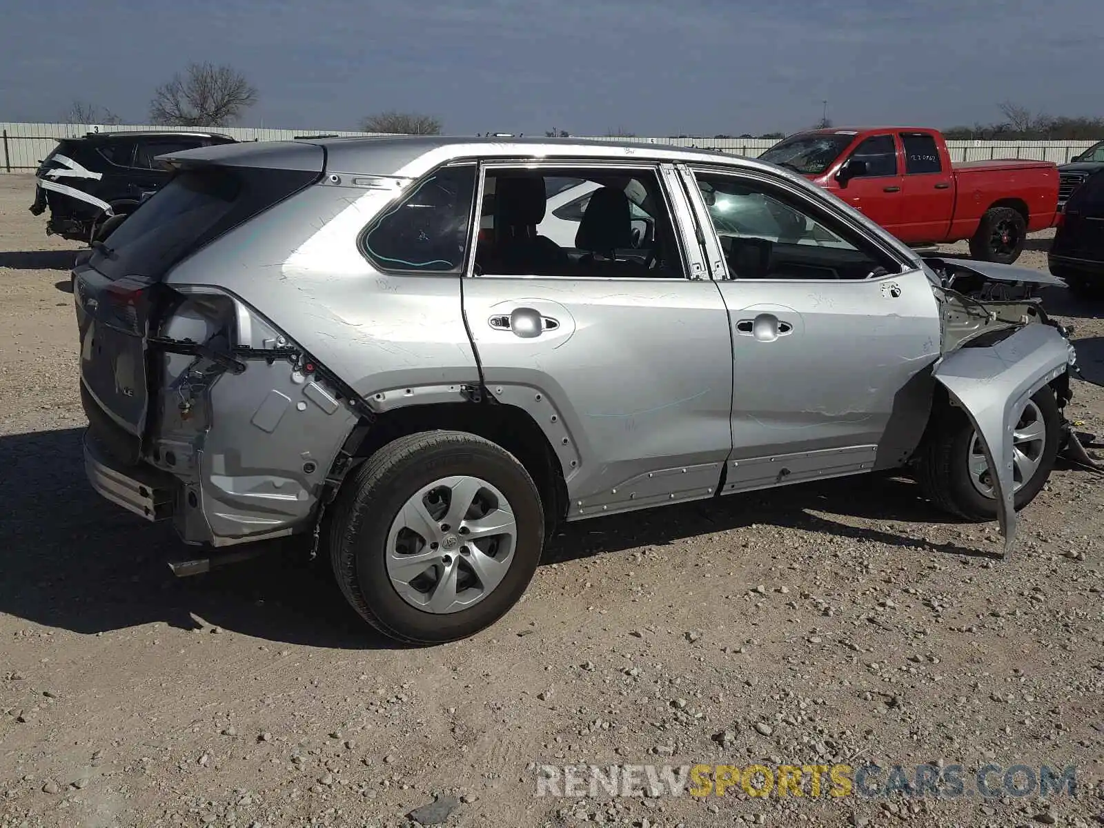 4 Photograph of a damaged car 2T3H1RFV4KW057324 TOYOTA RAV4 2019