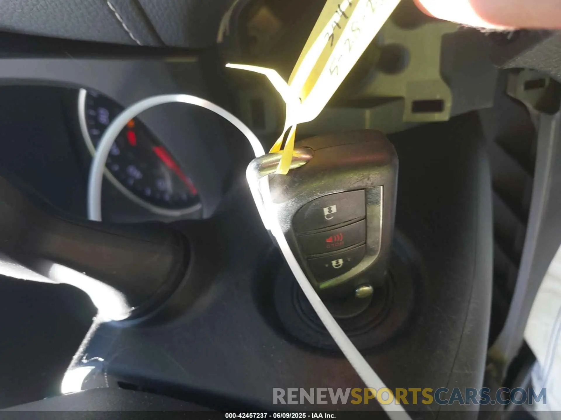 11 Photograph of a damaged car 2T3H1RFV5KC003323 TOYOTA RAV4 2019