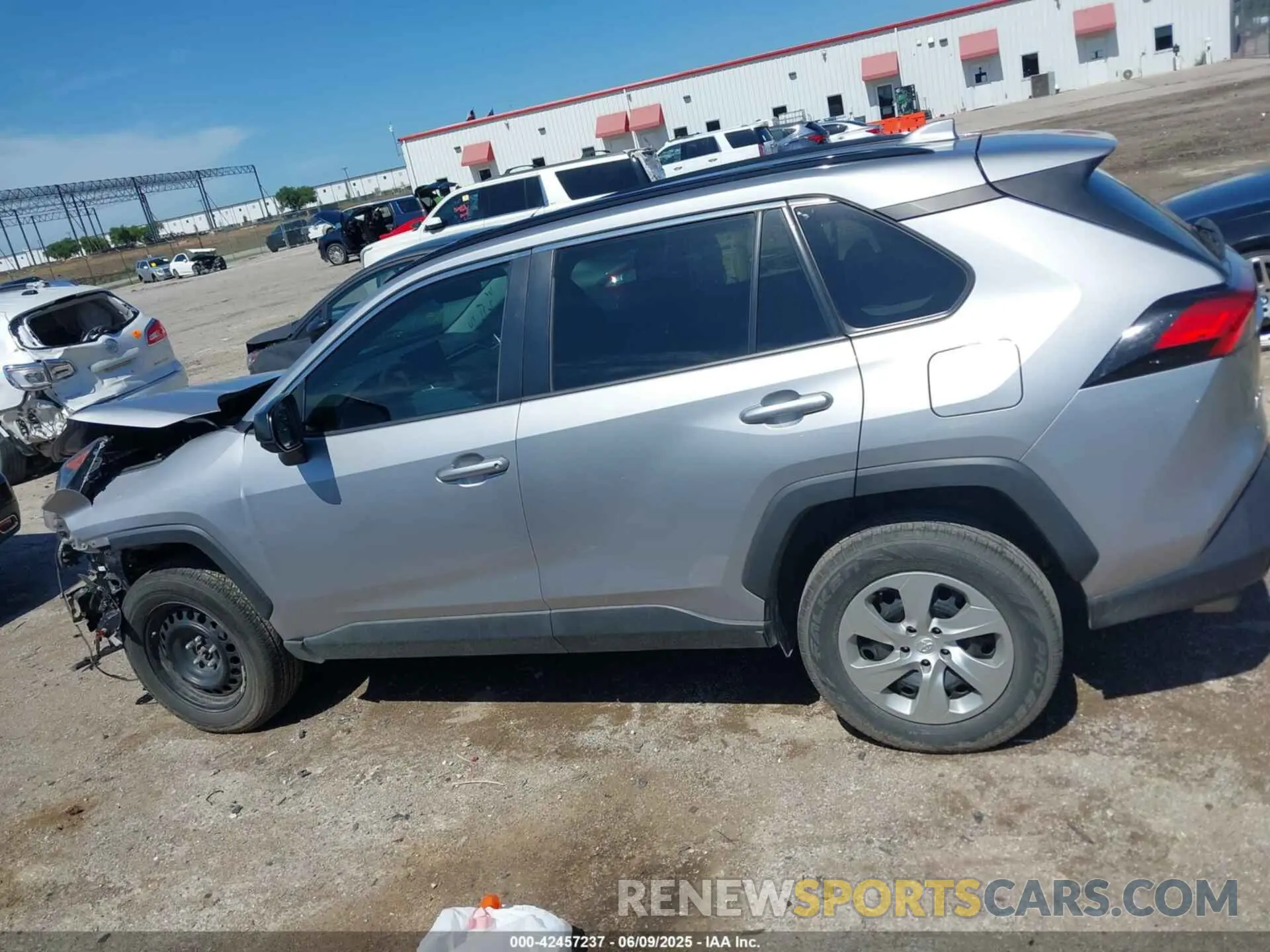 15 Photograph of a damaged car 2T3H1RFV5KC003323 TOYOTA RAV4 2019