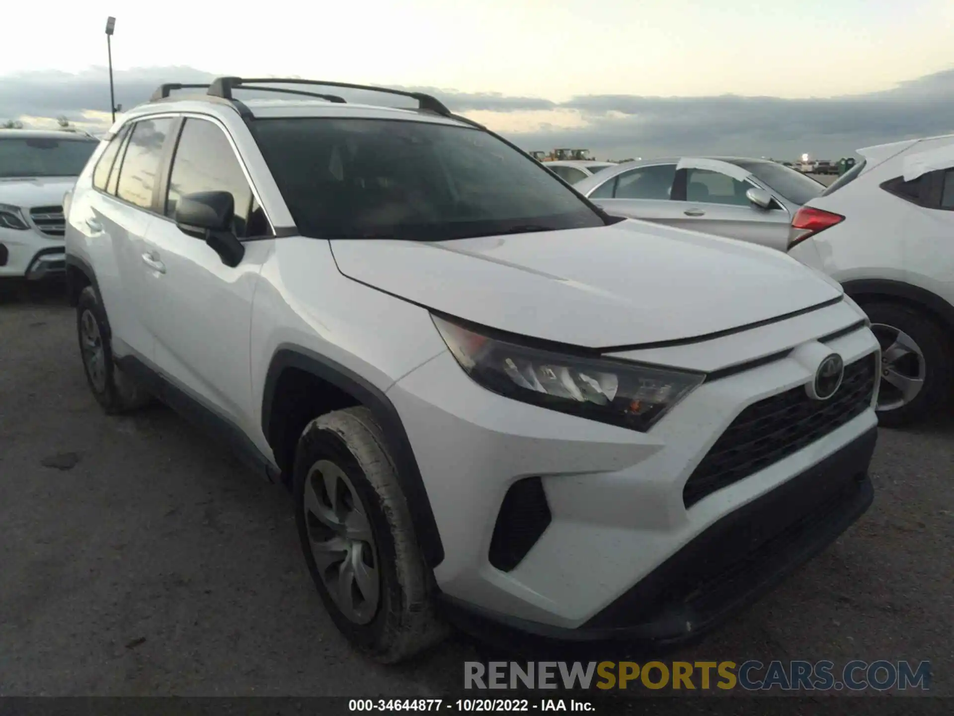 1 Photograph of a damaged car 2T3H1RFV5KC007050 TOYOTA RAV4 2019