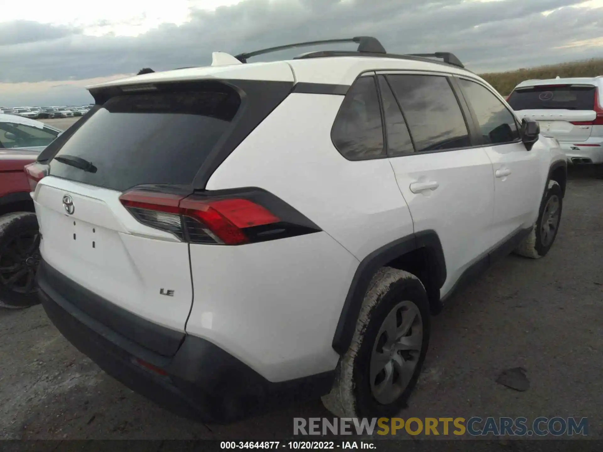 4 Photograph of a damaged car 2T3H1RFV5KC007050 TOYOTA RAV4 2019