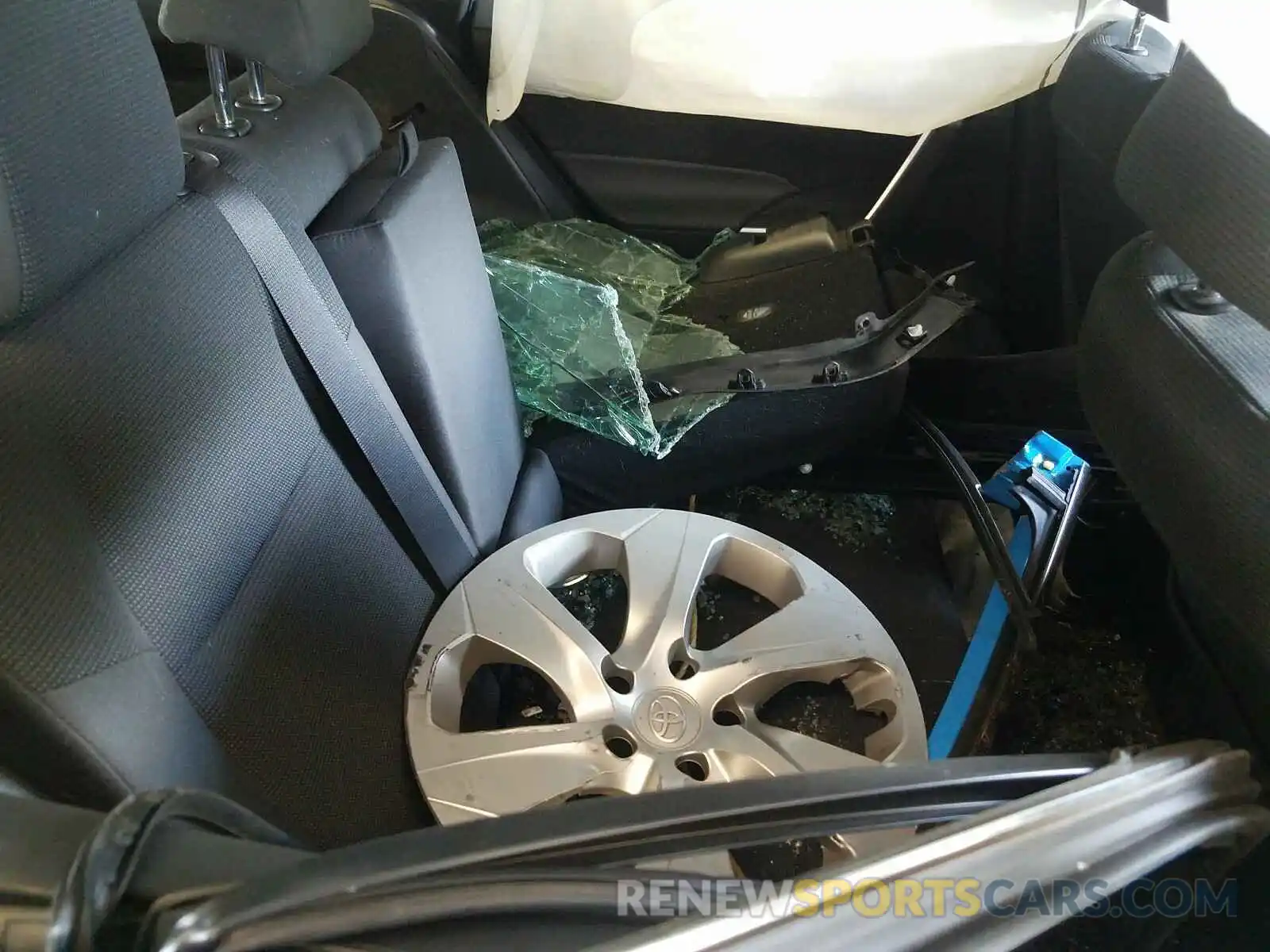 6 Photograph of a damaged car 2T3H1RFV5KC009218 TOYOTA RAV4 2019