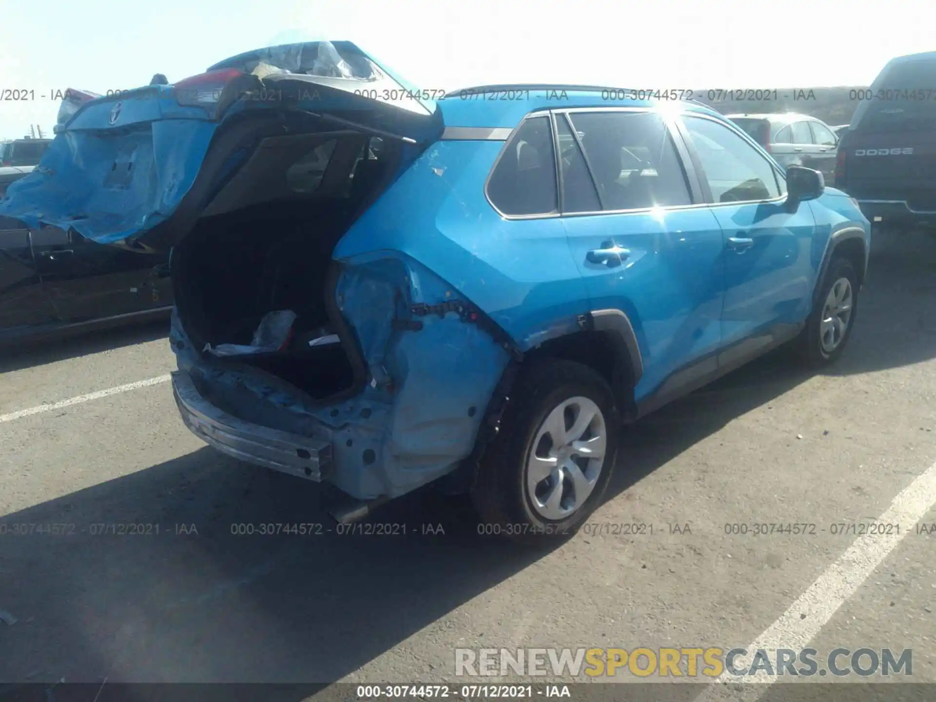 4 Photograph of a damaged car 2T3H1RFV5KC022177 TOYOTA RAV4 2019