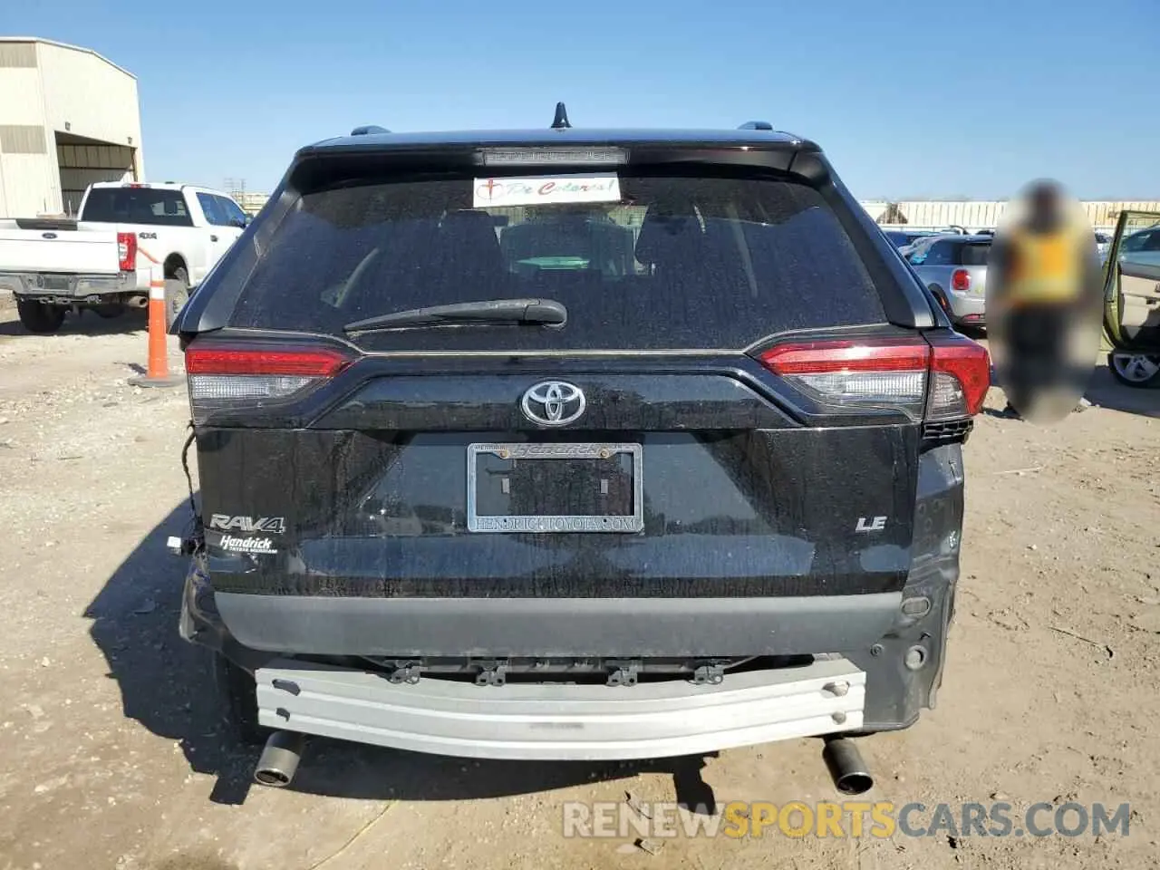 6 Photograph of a damaged car 2T3H1RFV5KC022308 TOYOTA RAV4 2019