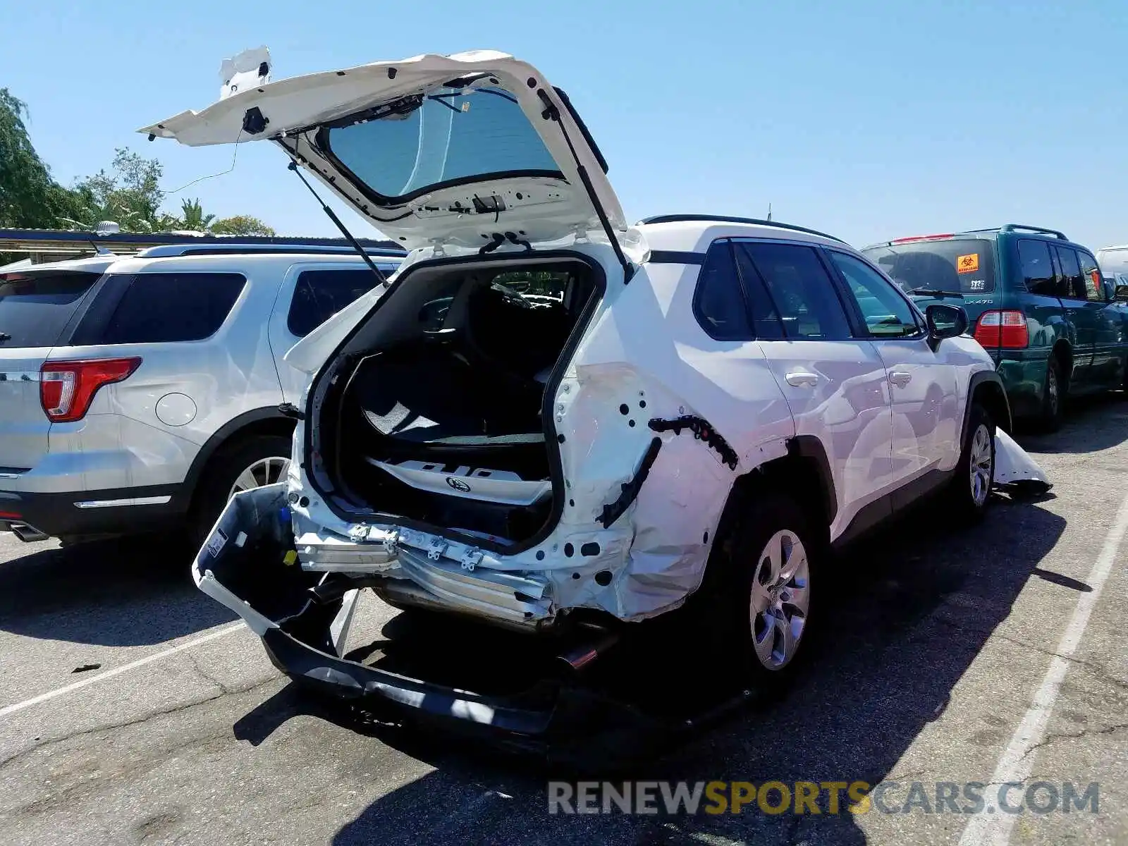 4 Photograph of a damaged car 2T3H1RFV5KC031199 TOYOTA RAV4 2019