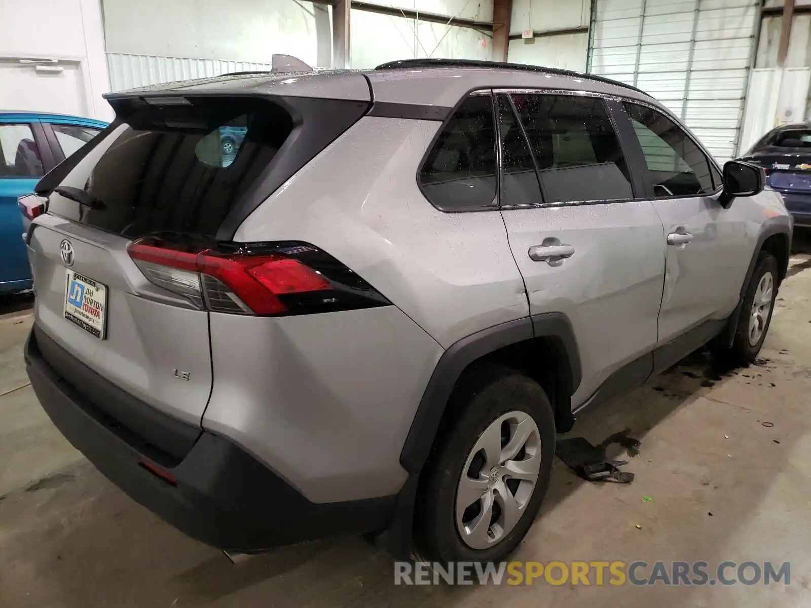 4 Photograph of a damaged car 2T3H1RFV5KW020086 TOYOTA RAV4 2019