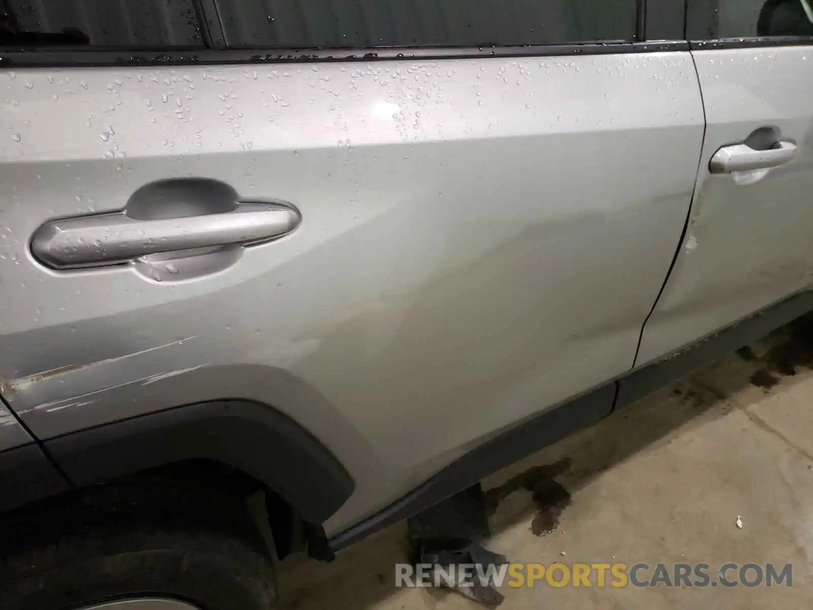 9 Photograph of a damaged car 2T3H1RFV5KW020086 TOYOTA RAV4 2019