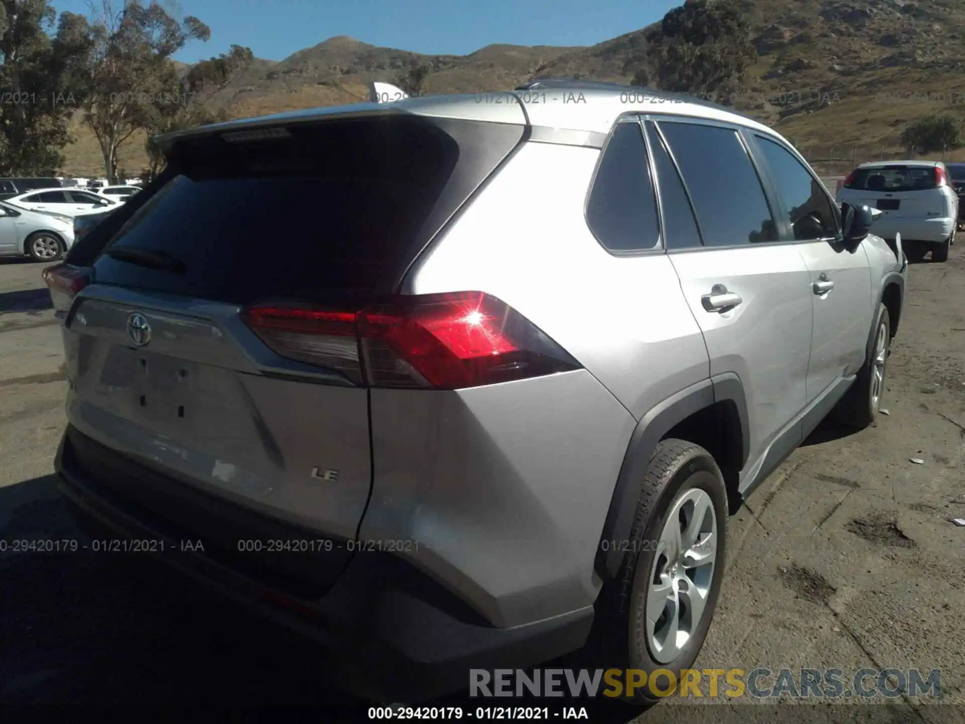 4 Photograph of a damaged car 2T3H1RFV5KW020315 TOYOTA RAV4 2019