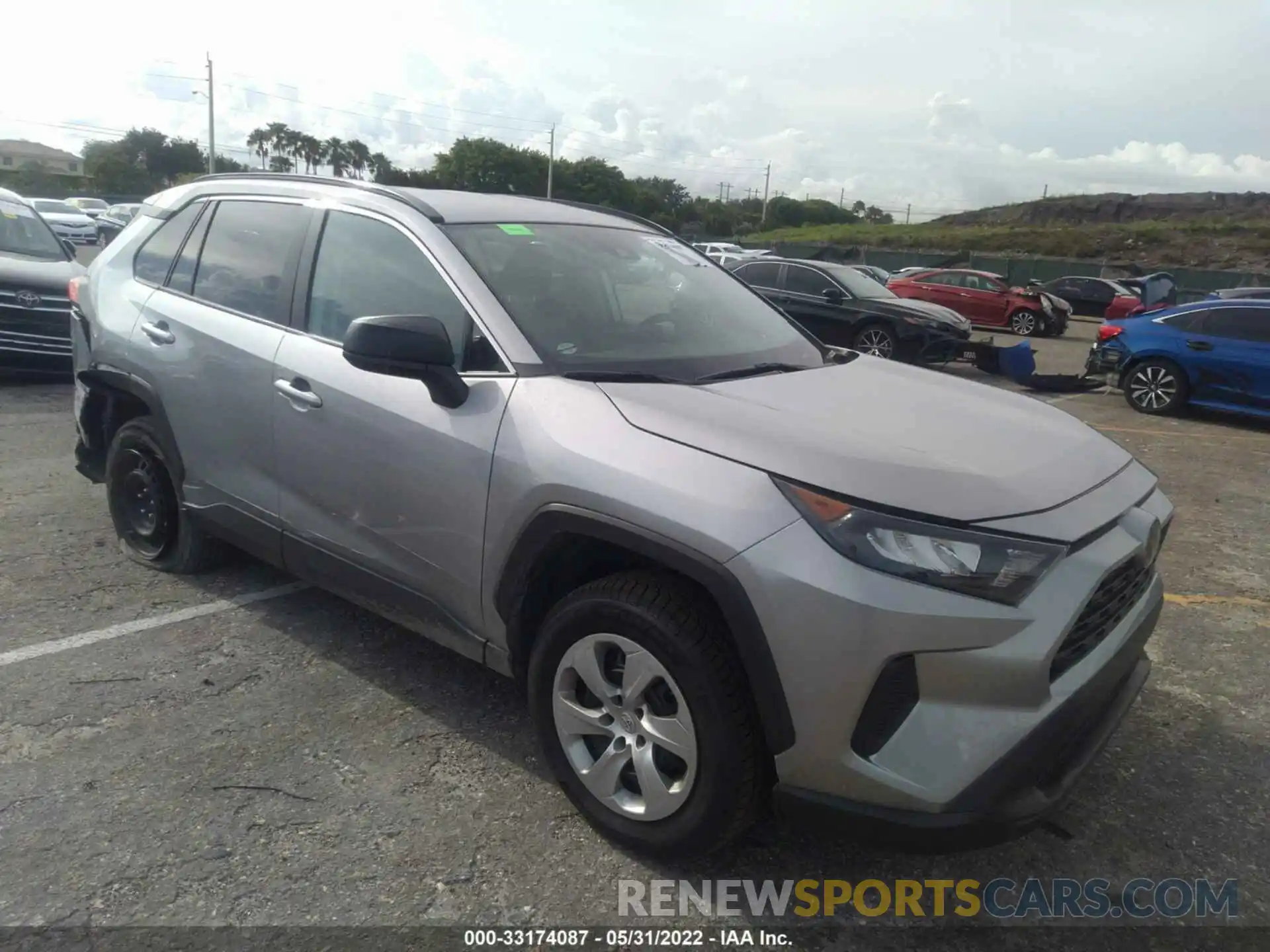 1 Photograph of a damaged car 2T3H1RFV5KW025448 TOYOTA RAV4 2019