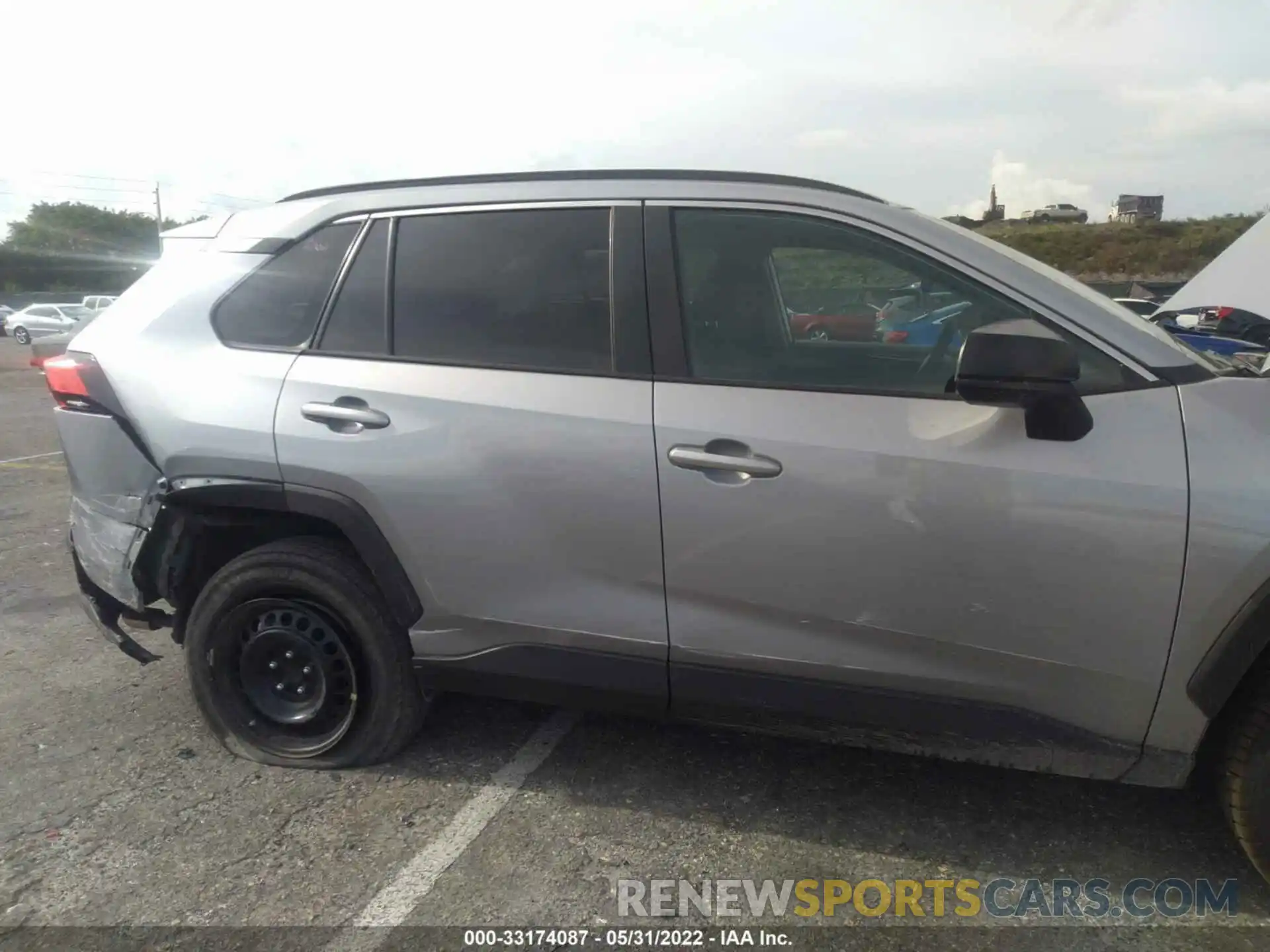 6 Photograph of a damaged car 2T3H1RFV5KW025448 TOYOTA RAV4 2019