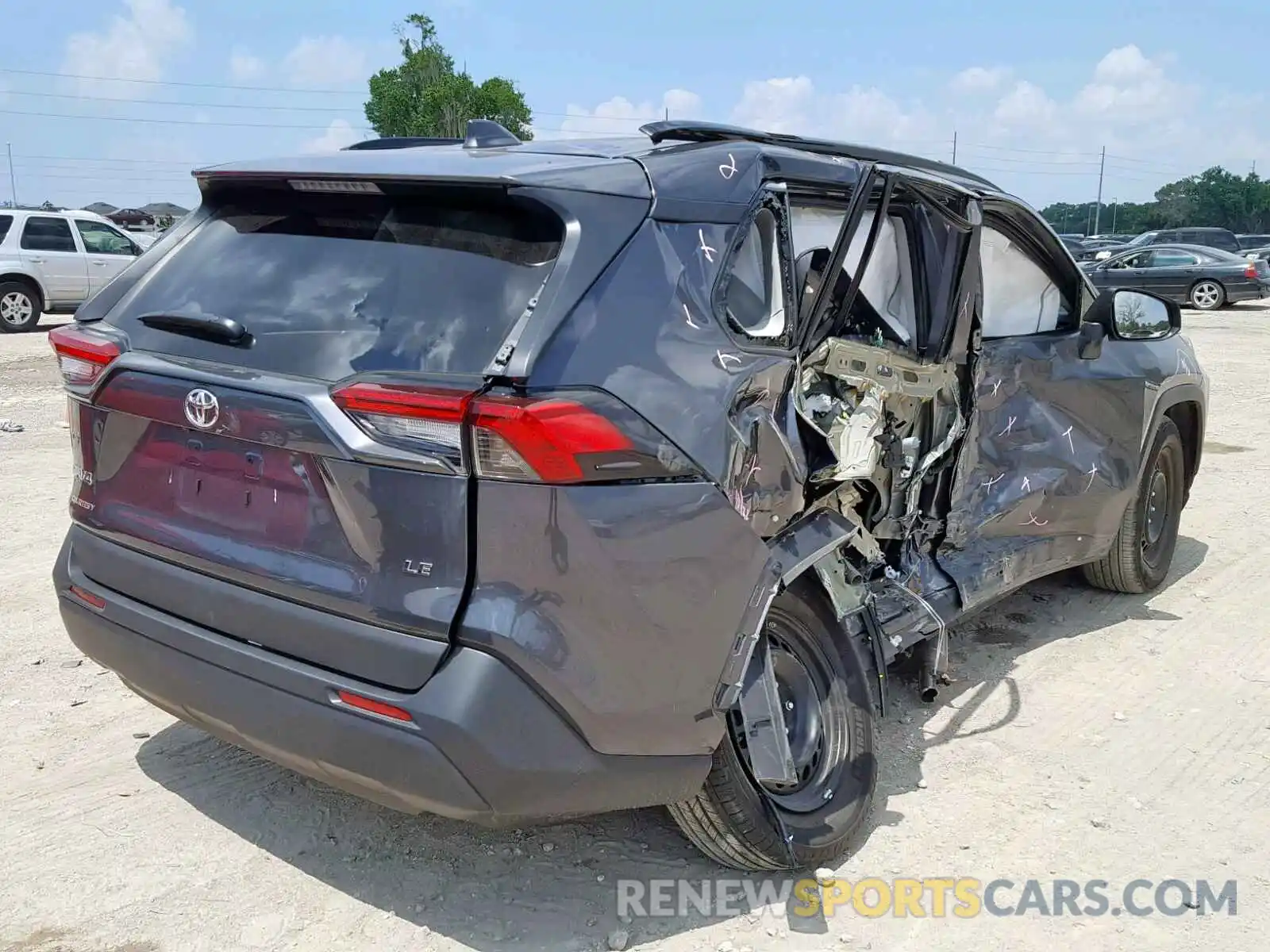 4 Photograph of a damaged car 2T3H1RFV5KW033582 TOYOTA RAV4 2019