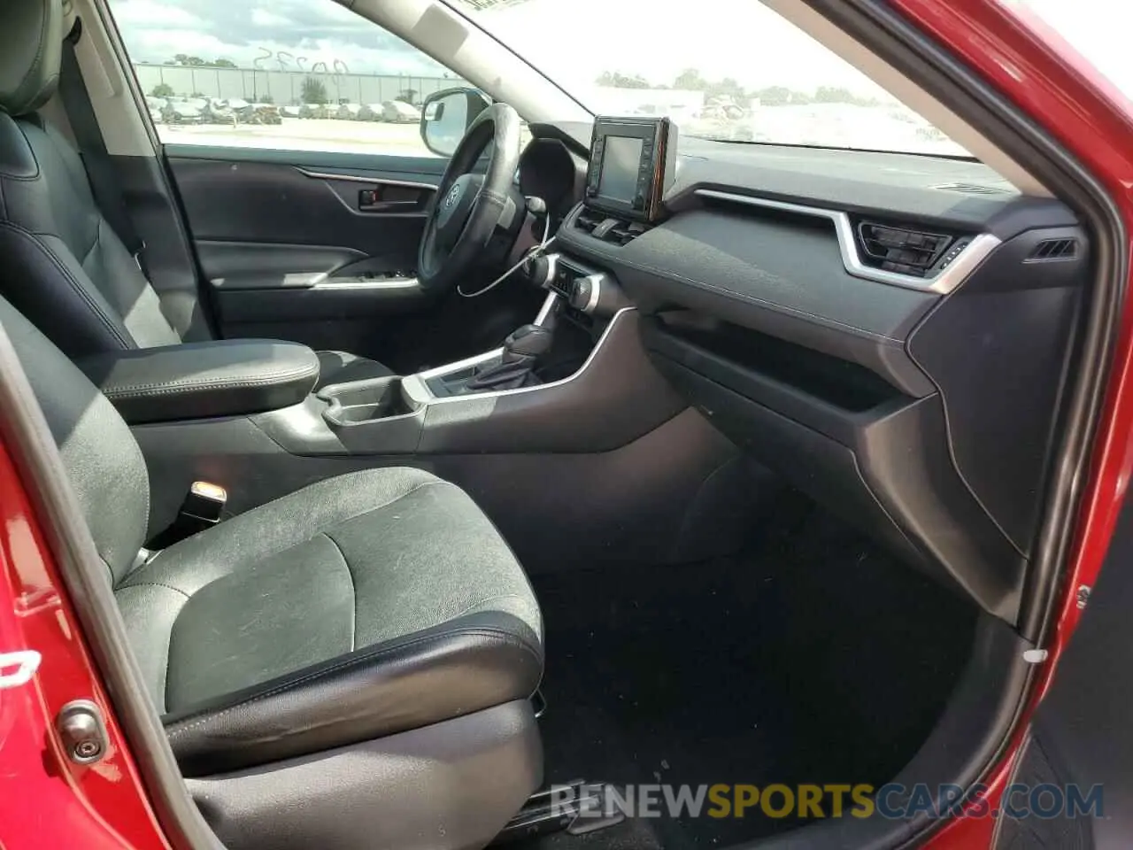 5 Photograph of a damaged car 2T3H1RFV5KW039205 TOYOTA RAV4 2019