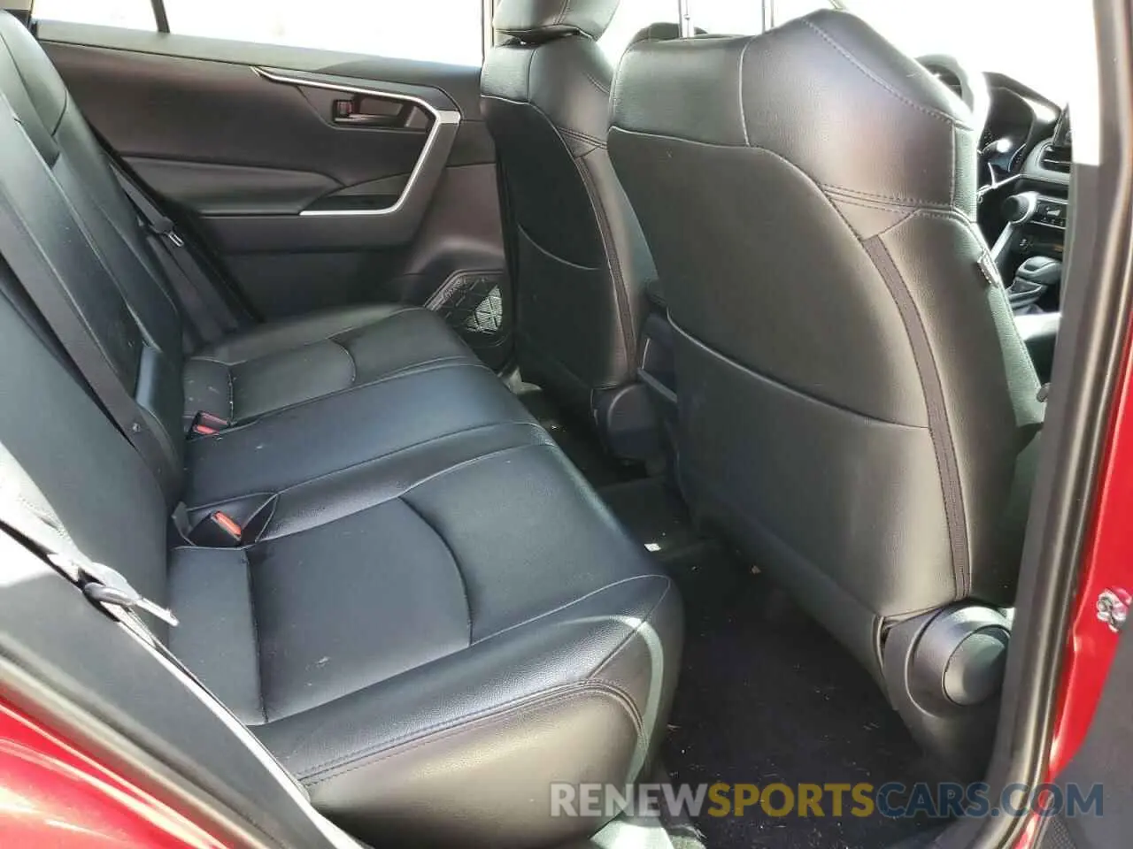 6 Photograph of a damaged car 2T3H1RFV5KW039205 TOYOTA RAV4 2019