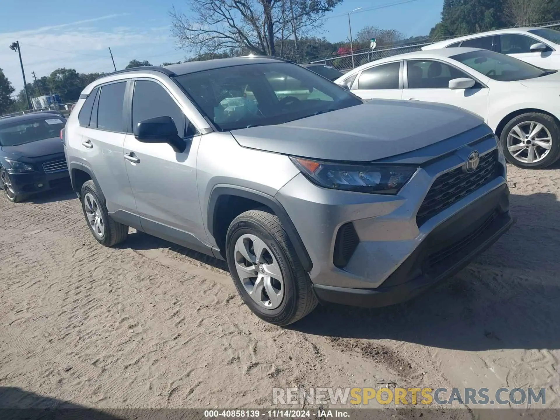 1 Photograph of a damaged car 2T3H1RFV5KW041617 TOYOTA RAV4 2019