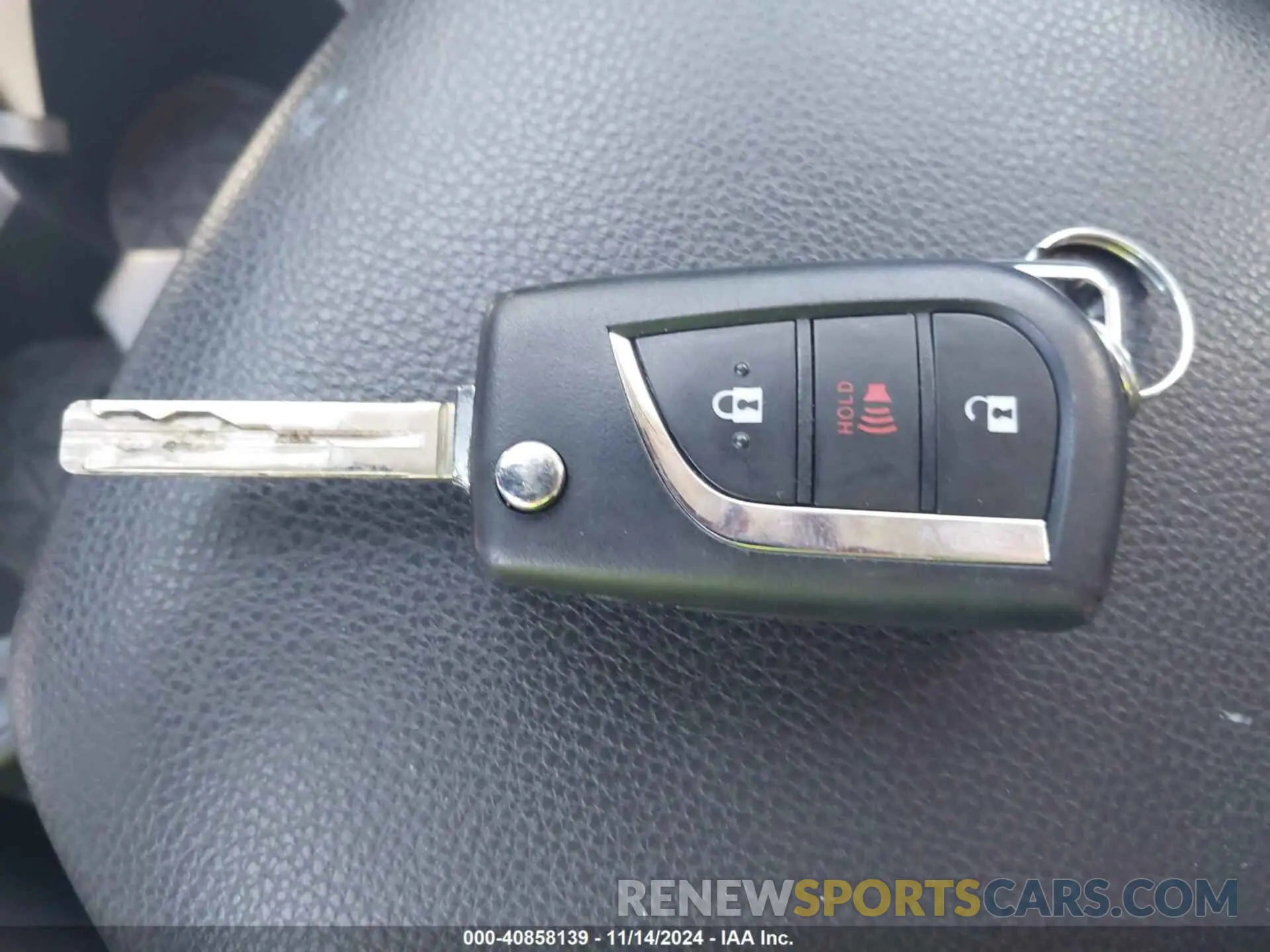 11 Photograph of a damaged car 2T3H1RFV5KW041617 TOYOTA RAV4 2019