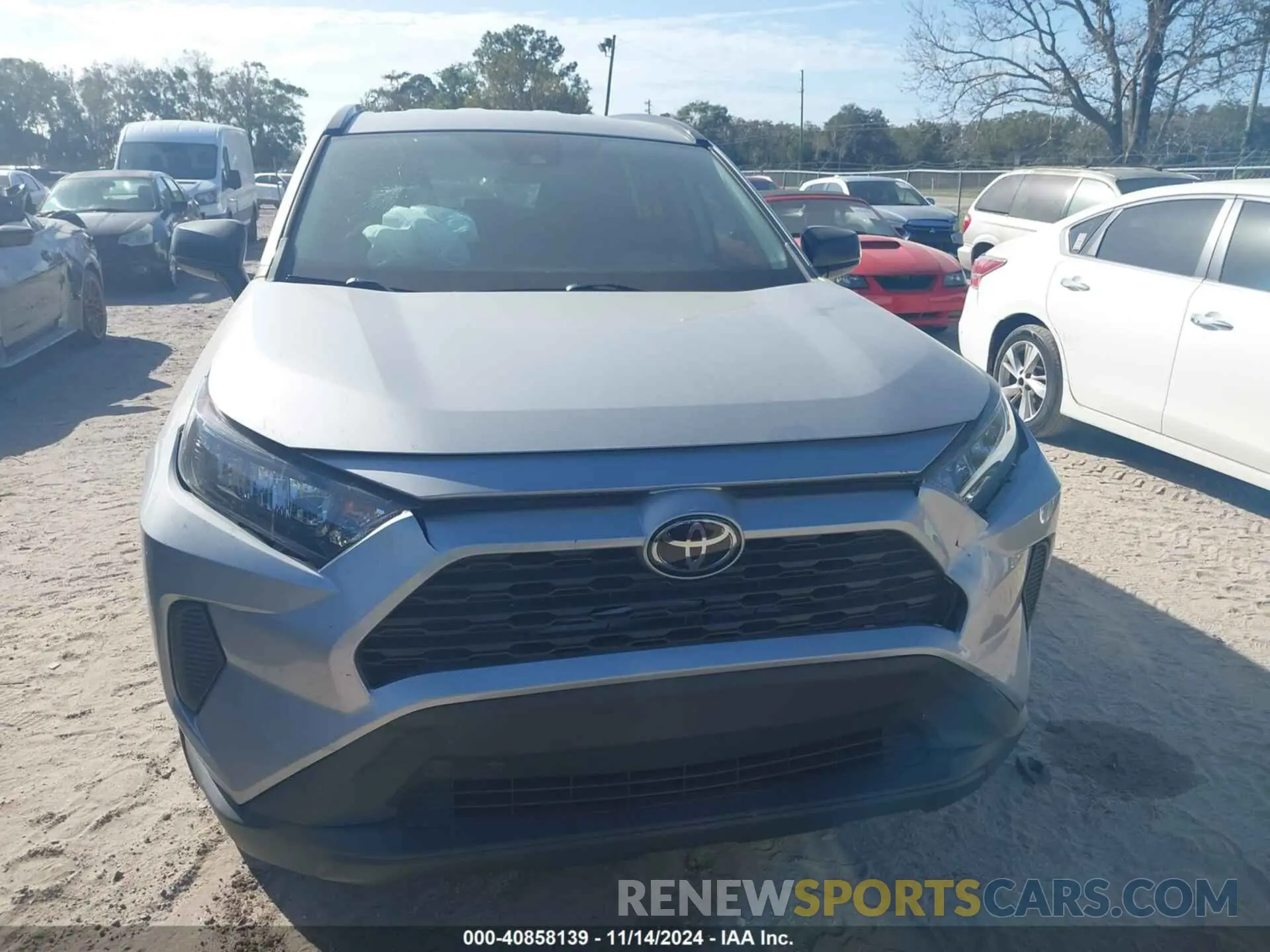 12 Photograph of a damaged car 2T3H1RFV5KW041617 TOYOTA RAV4 2019