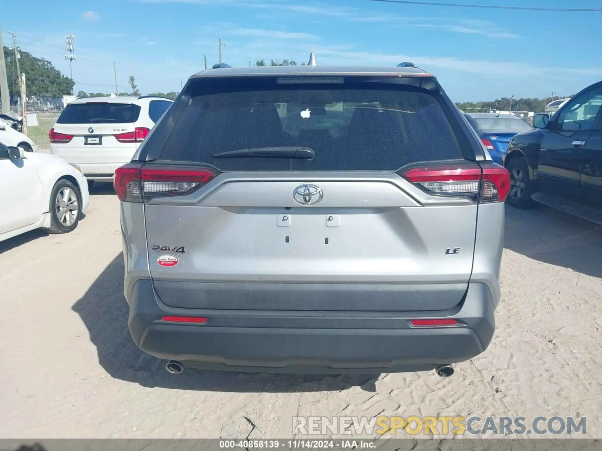 16 Photograph of a damaged car 2T3H1RFV5KW041617 TOYOTA RAV4 2019