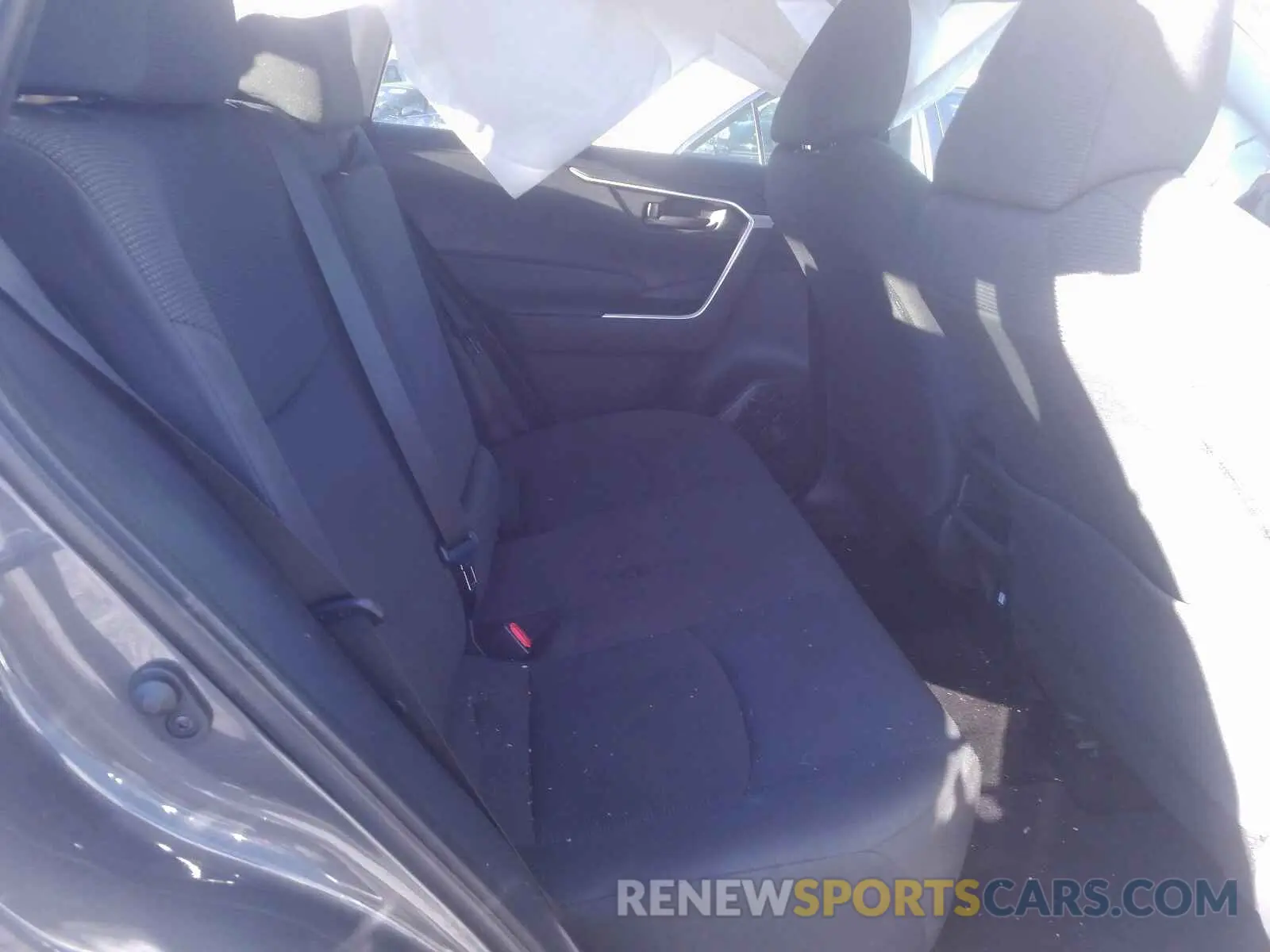 6 Photograph of a damaged car 2T3H1RFV5KW043884 TOYOTA RAV4 2019