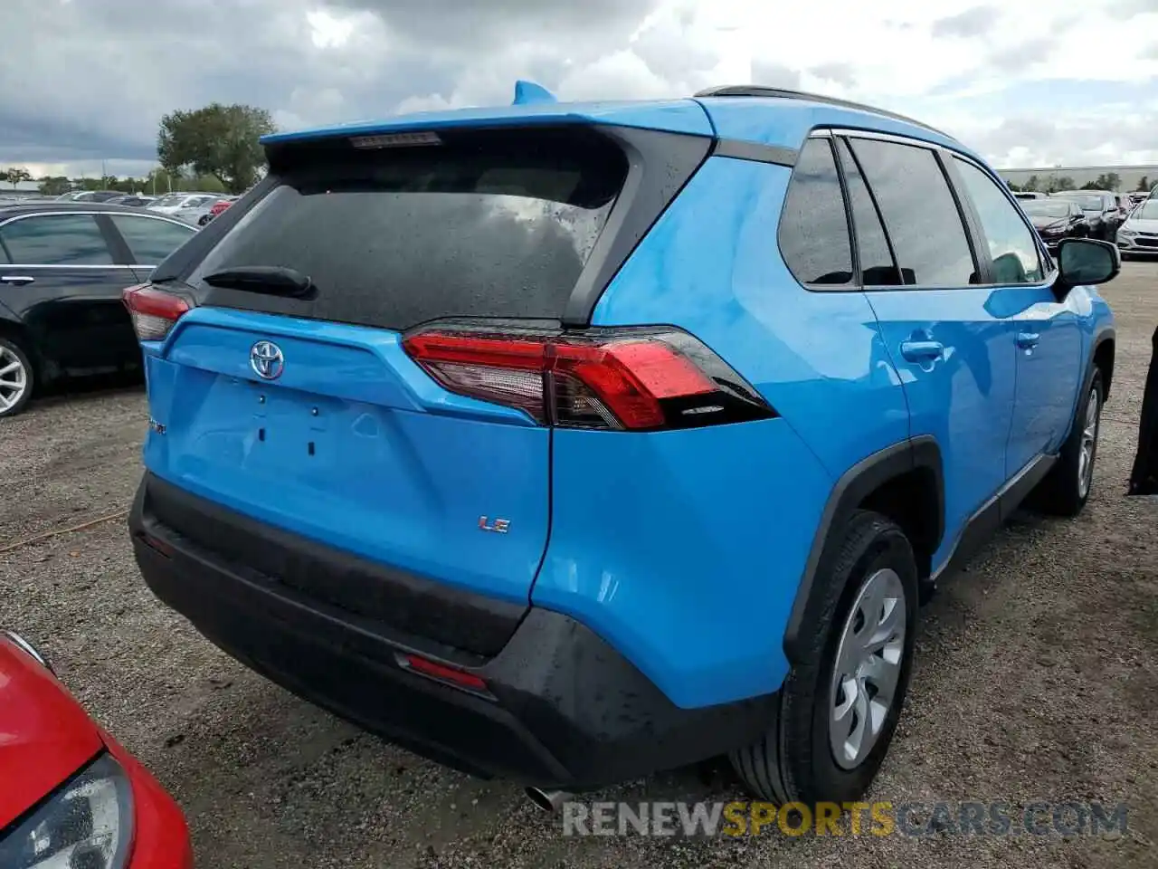 4 Photograph of a damaged car 2T3H1RFV5KW045005 TOYOTA RAV4 2019