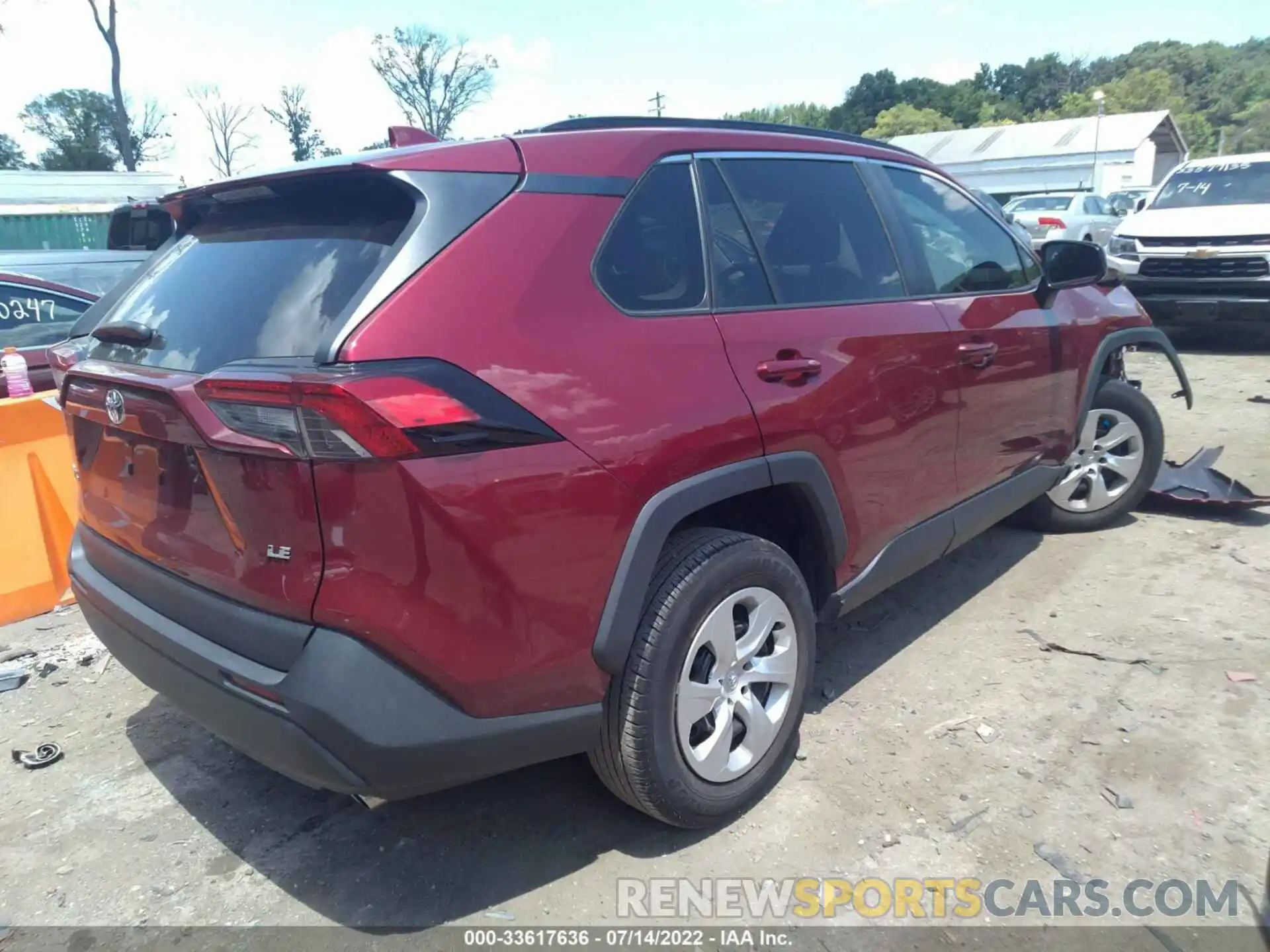 4 Photograph of a damaged car 2T3H1RFV6KC002908 TOYOTA RAV4 2019