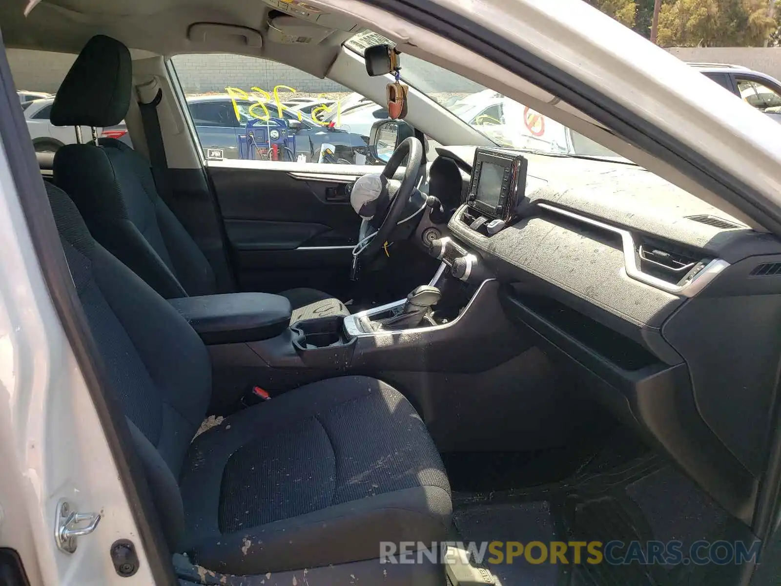 5 Photograph of a damaged car 2T3H1RFV6KC006456 TOYOTA RAV4 2019