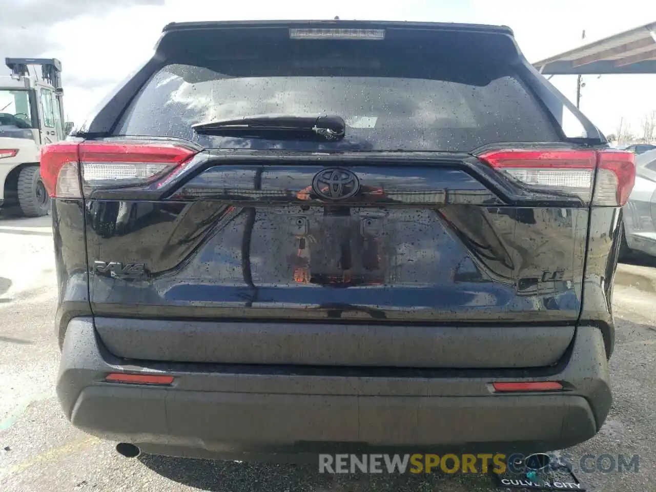 6 Photograph of a damaged car 2T3H1RFV6KC009180 TOYOTA RAV4 2019