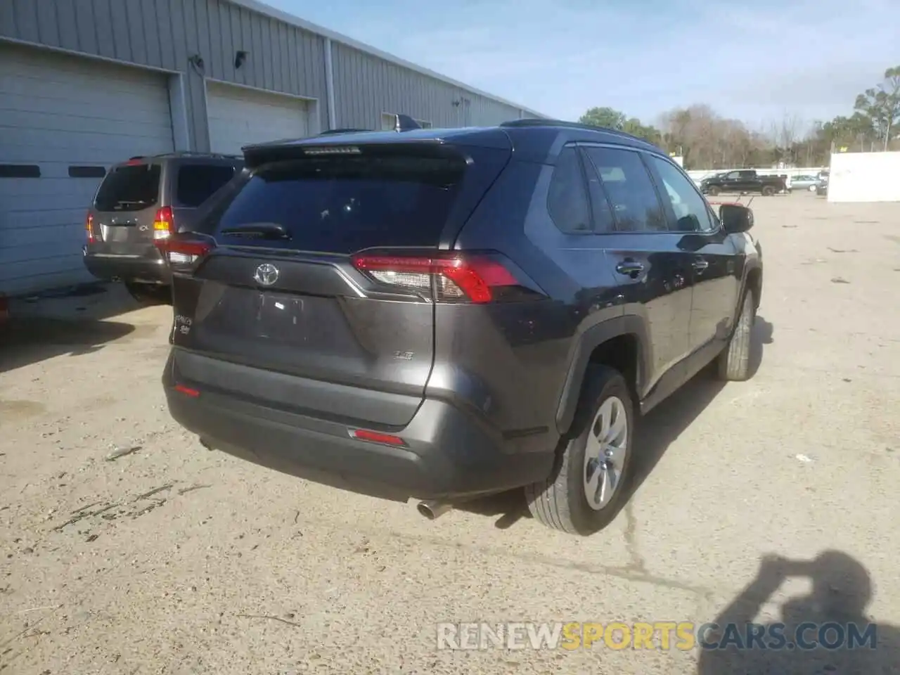 4 Photograph of a damaged car 2T3H1RFV6KC010085 TOYOTA RAV4 2019