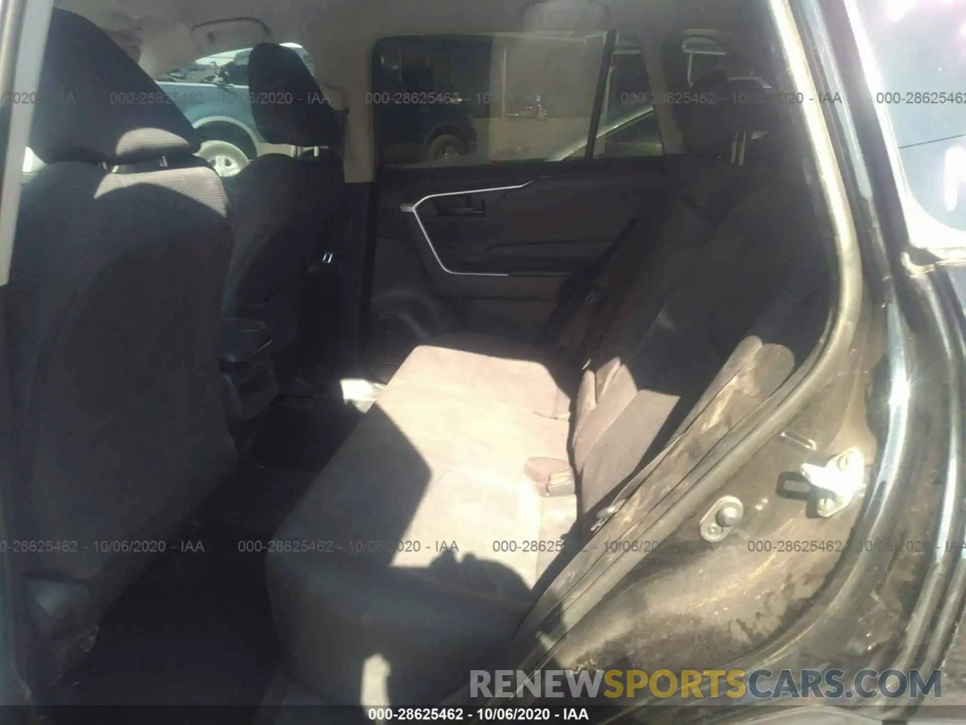 8 Photograph of a damaged car 2T3H1RFV6KC017845 TOYOTA RAV4 2019