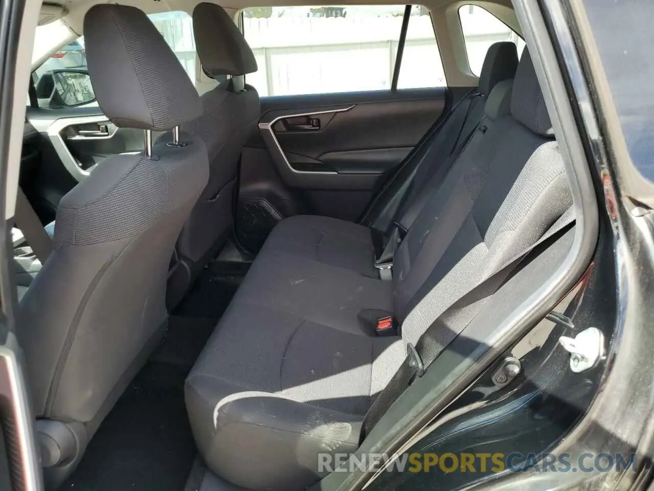 11 Photograph of a damaged car 2T3H1RFV6KC018512 TOYOTA RAV4 2019